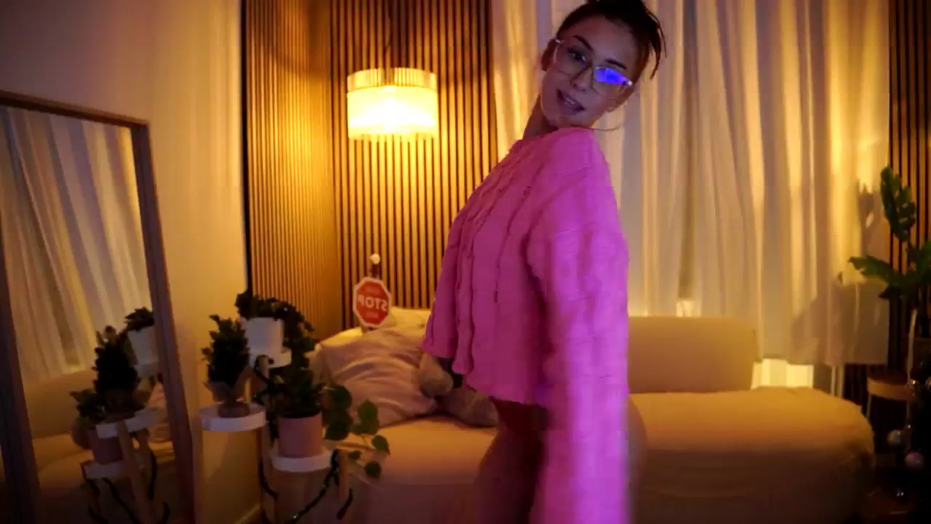Gallery image thumbnail from Naomii18's myfreecams stream on, 01/03/2025, 14:38 image 16 of 20
