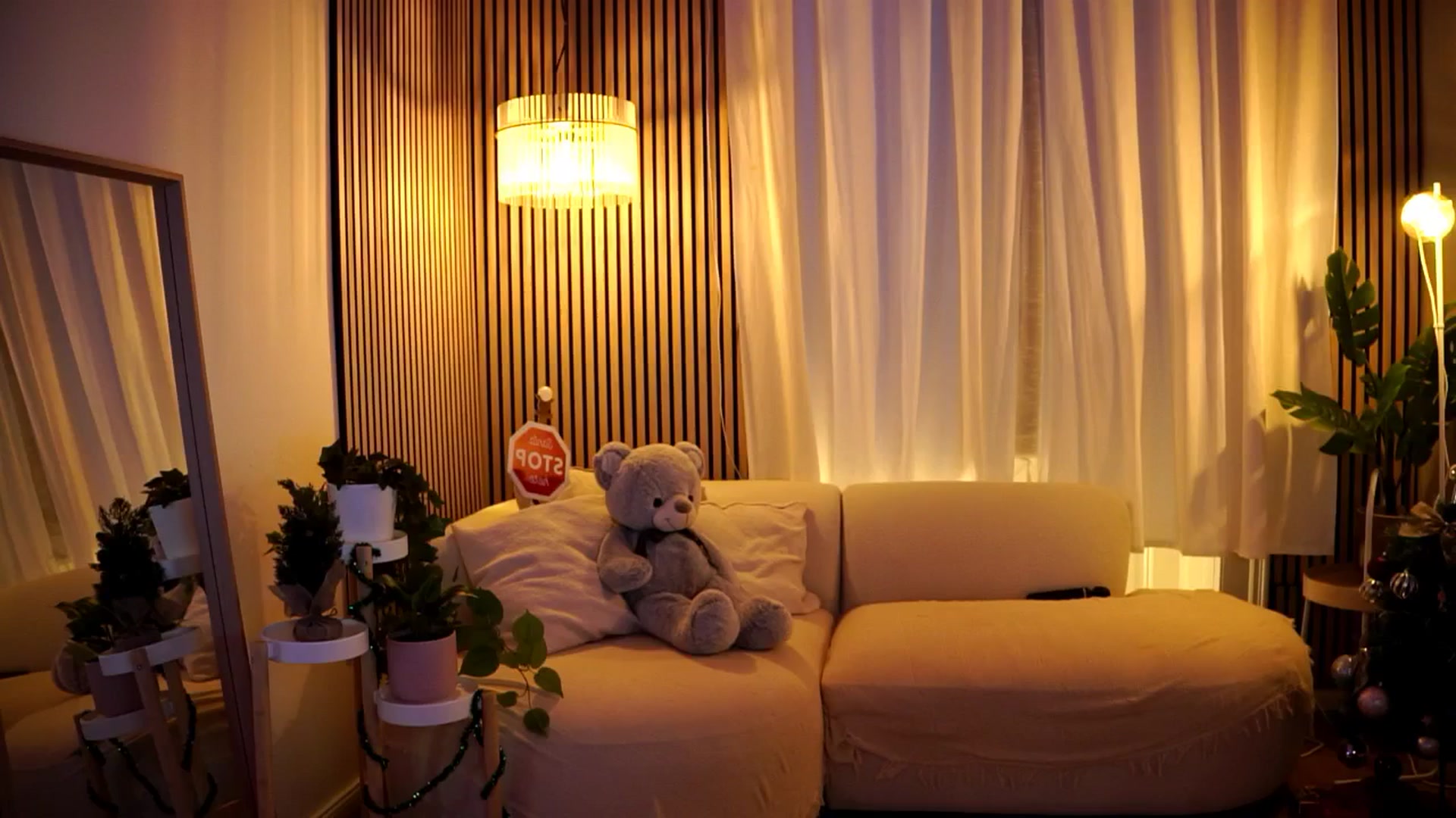 Gallery image thumbnail from Naomii18's myfreecams stream on, 01/03/2025, 14:38 image 20 of 20
