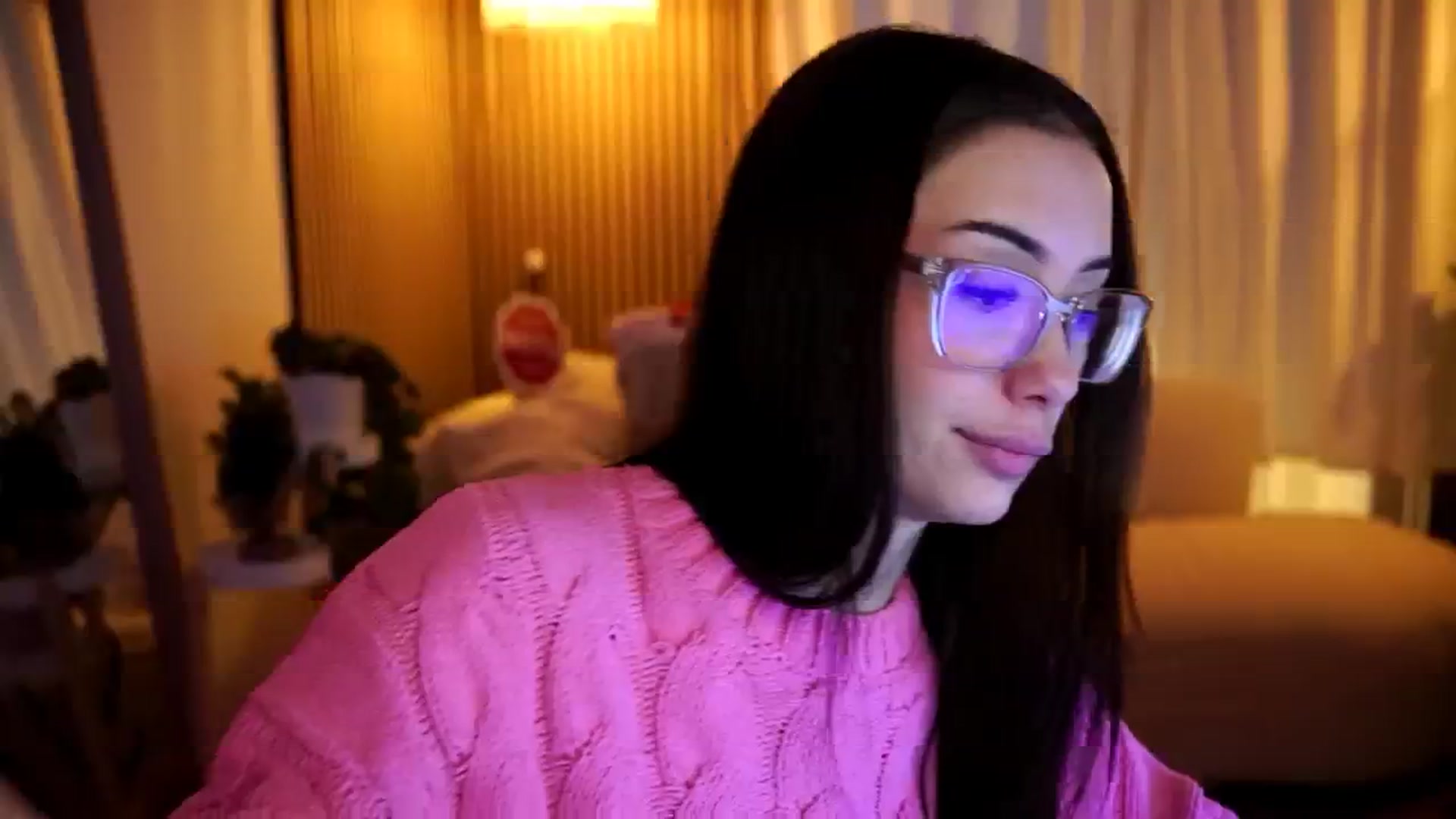 Gallery image thumbnail from Naomii18's myfreecams stream on, 01/03/2025, 14:38 image 9 of 20
