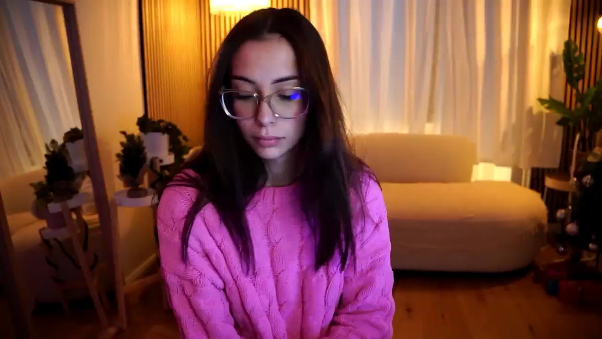 Gallery image thumbnail from Naomii18's myfreecams stream on, 01/03/2025, 14:38 image 5 of 20