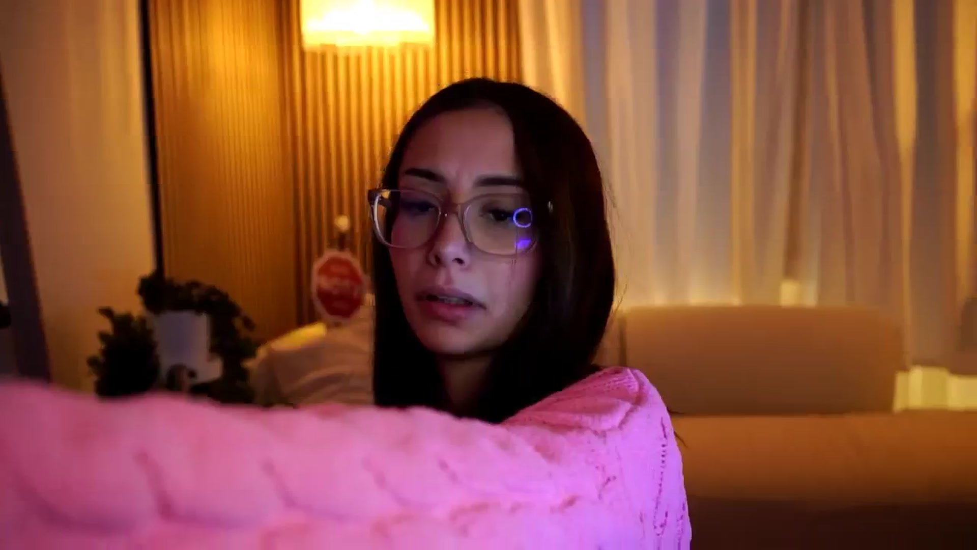 Gallery image thumbnail from Naomii18's myfreecams stream on, 01/03/2025, 14:38 image 10 of 20