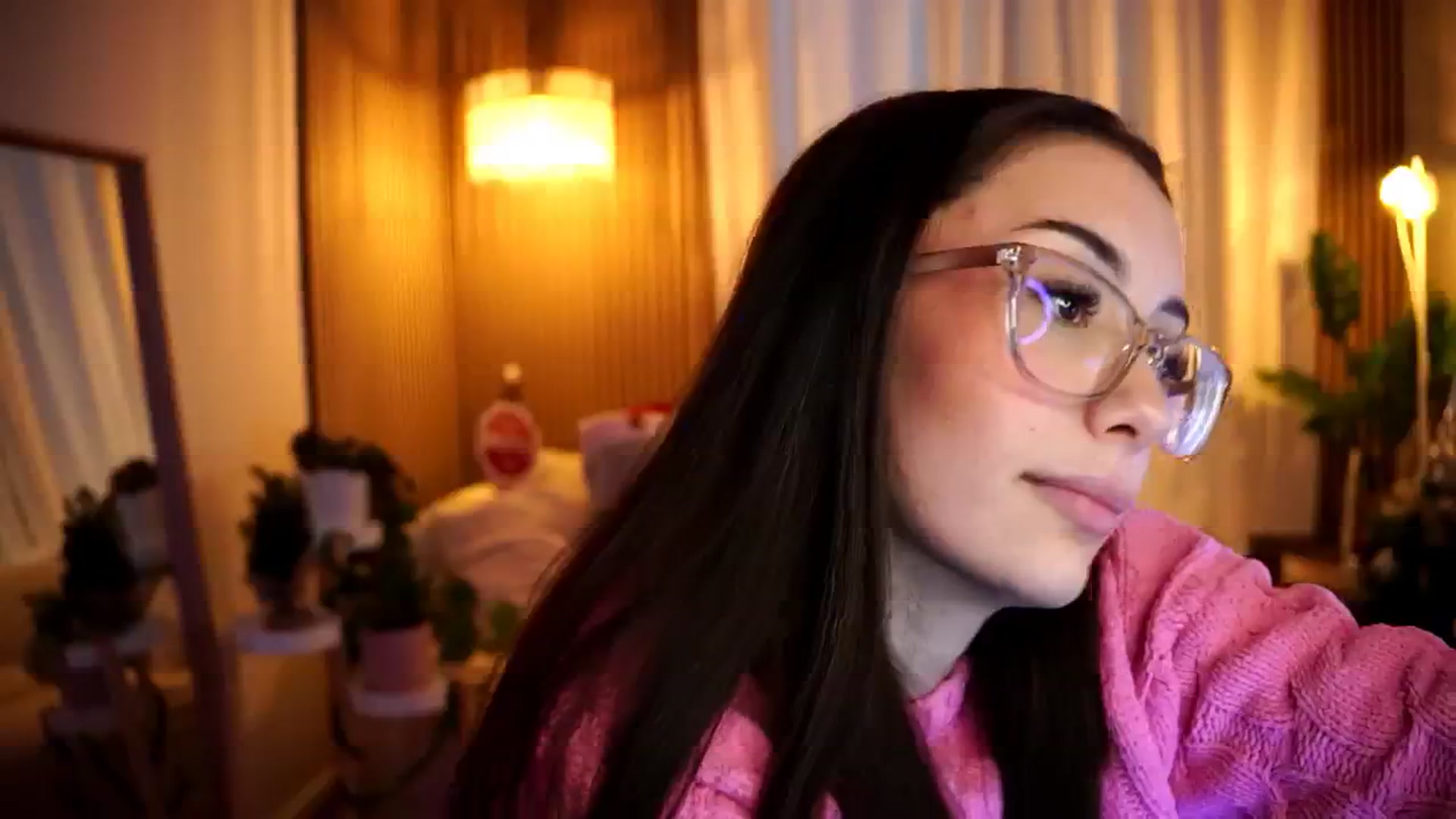 Gallery image thumbnail from Naomii18's myfreecams stream on, 01/03/2025, 14:38 image 3 of 20