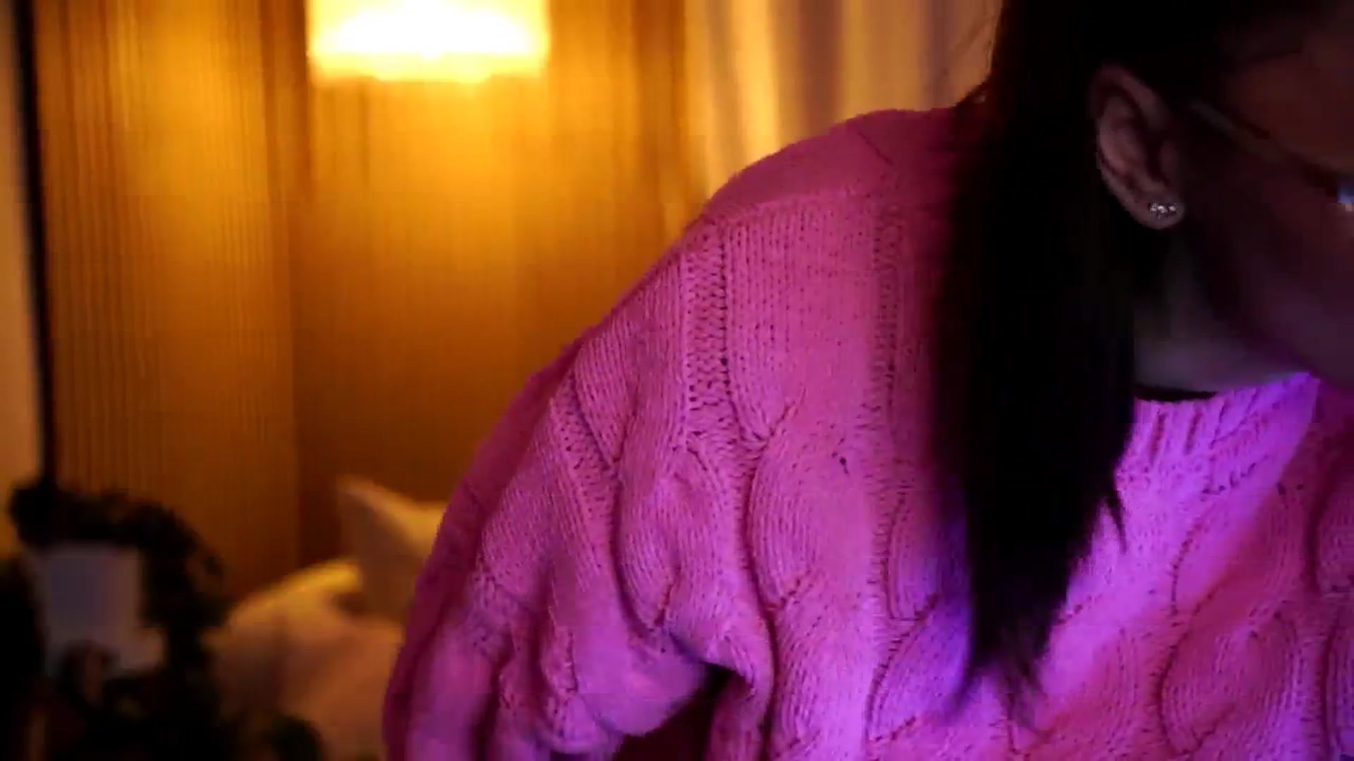 Gallery image thumbnail from Naomii18's myfreecams stream on, 01/03/2025, 16:33 image 4 of 20