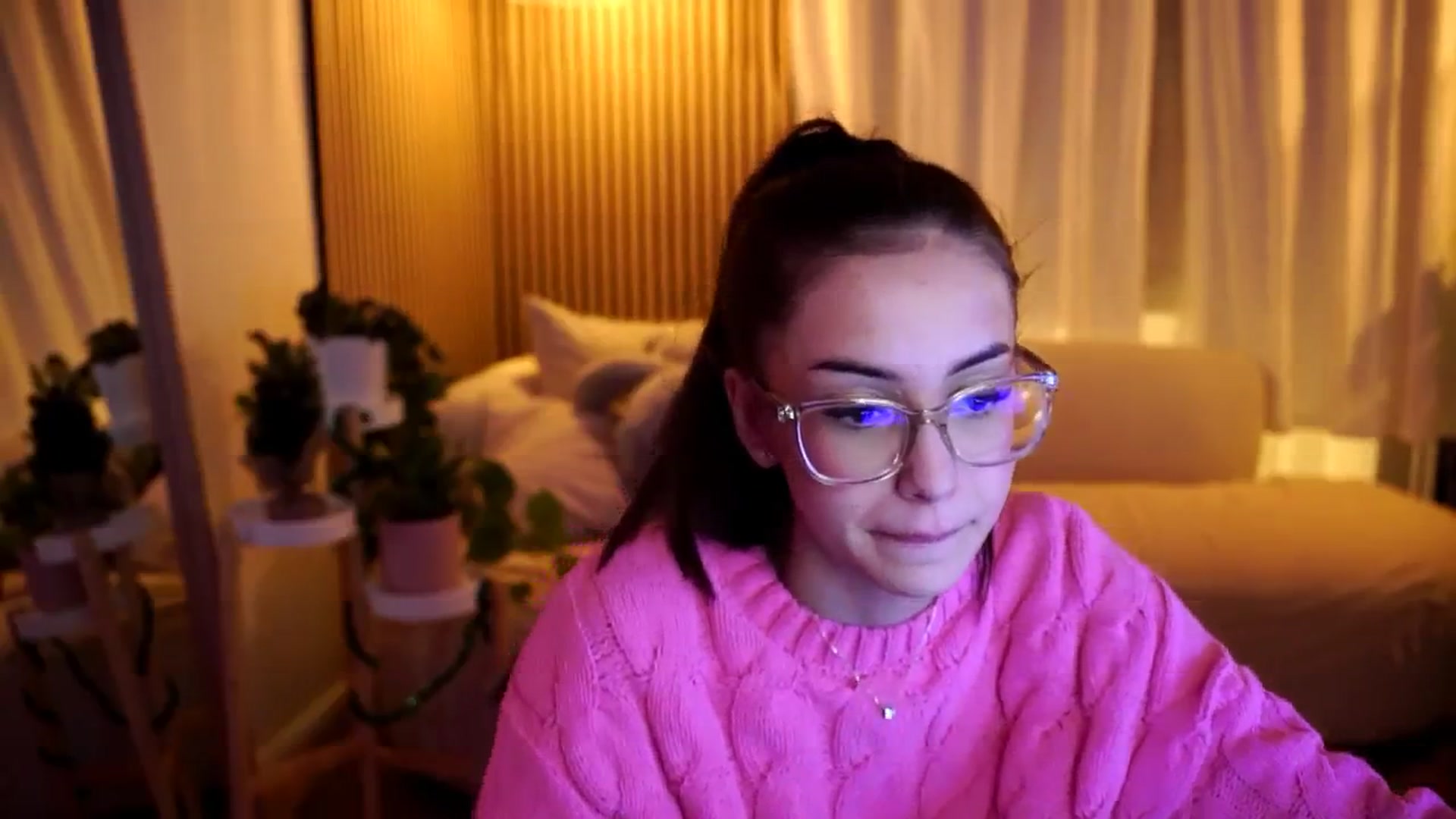 Gallery image thumbnail from Naomii18's myfreecams stream on, 01/03/2025, 16:33 image 13 of 20