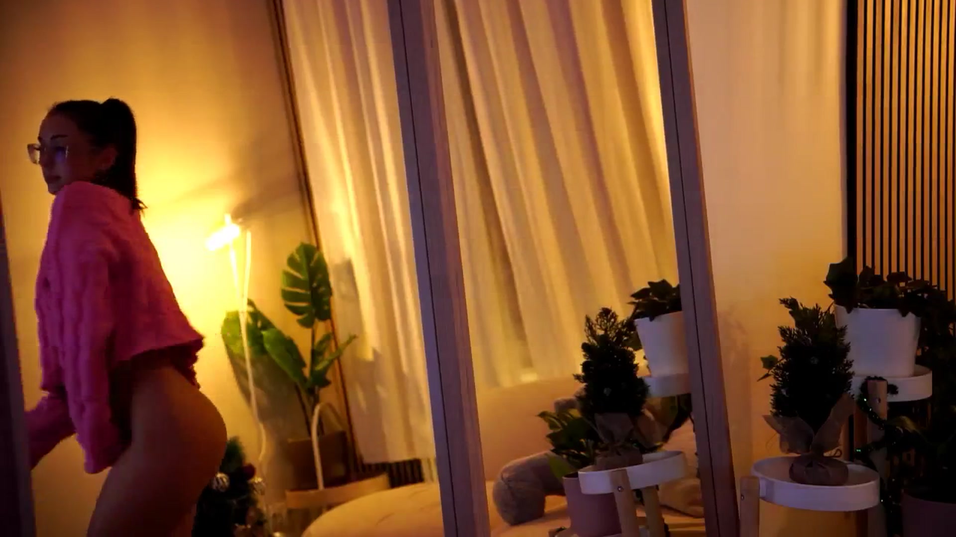 Gallery image thumbnail from Naomii18's myfreecams stream on, 01/03/2025, 16:33 image 3 of 20
