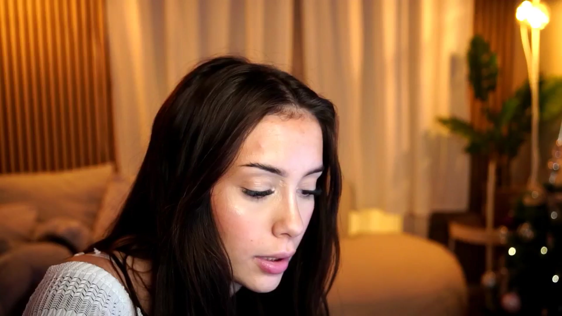 Gallery image thumbnail from Naomii18's myfreecams stream on, 01/04/2025, 15:45 image 17 of 20