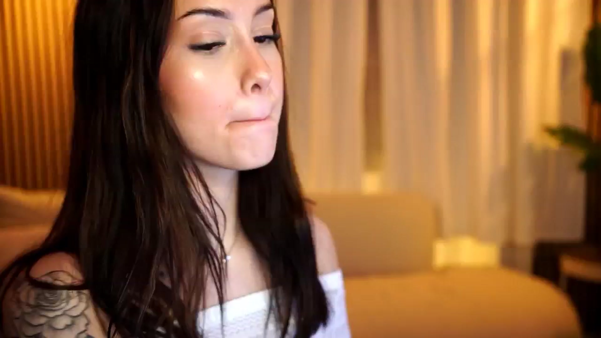 Gallery image thumbnail from Naomii18's myfreecams stream on, 01/04/2025, 15:45 image 14 of 20