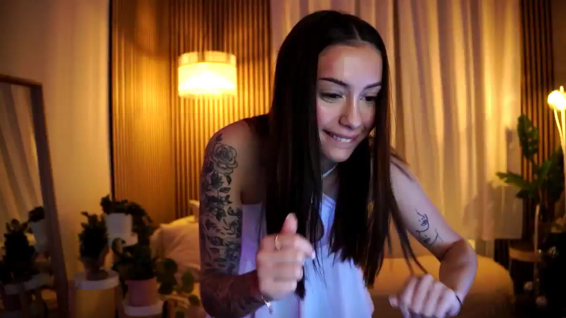Gallery image thumbnail from Naomii18's myfreecams stream on, 01/05/2025, 06:39 image 5 of 20