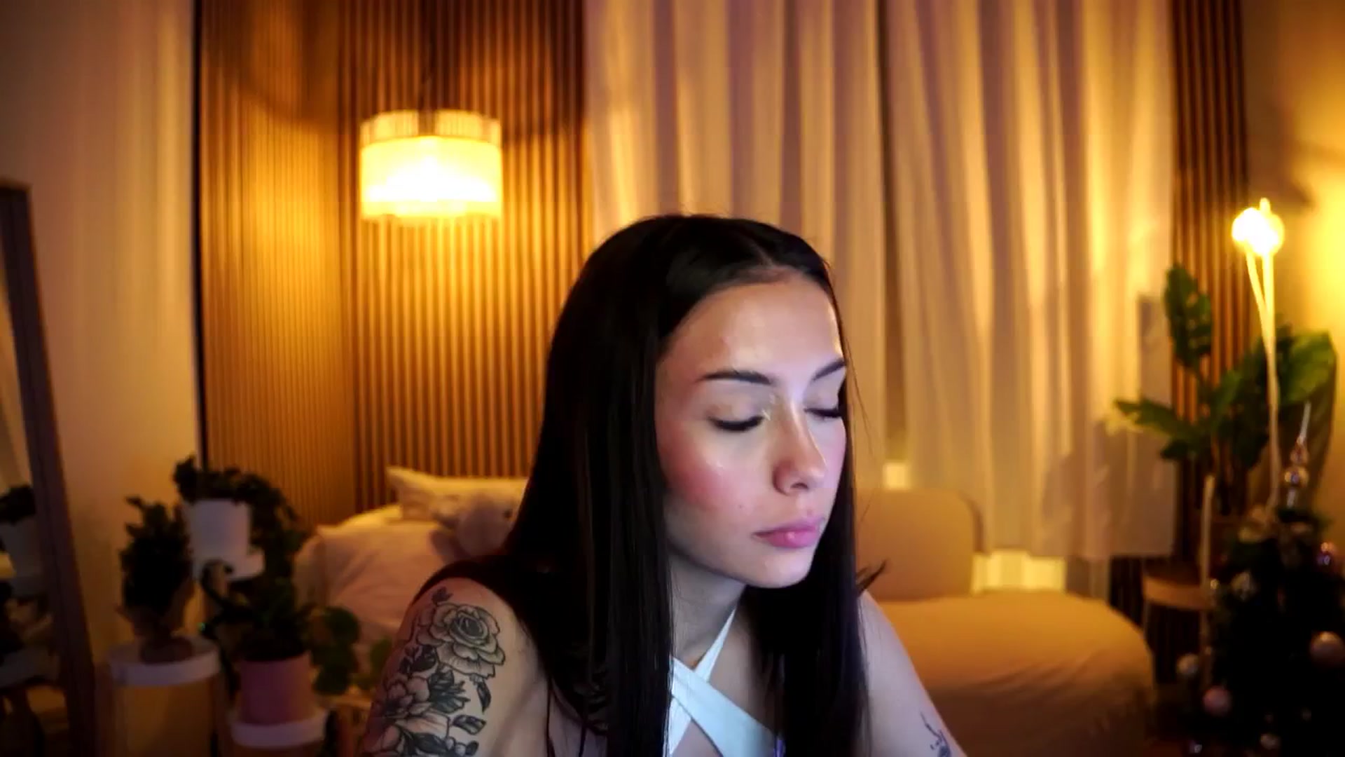 Gallery image thumbnail from Naomii18's myfreecams stream on, 01/05/2025, 06:39 image 9 of 20