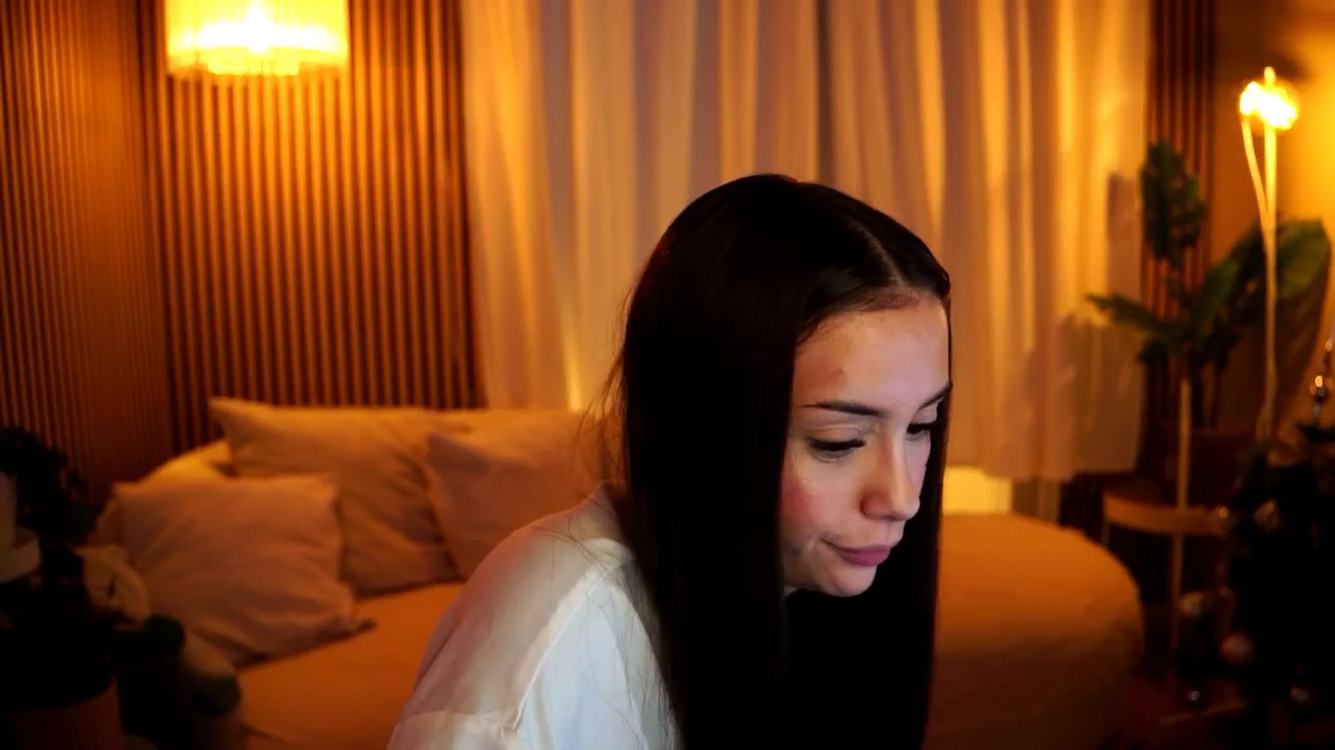Gallery image thumbnail from Naomii18's myfreecams stream on, 01/05/2025, 08:40 image 17 of 20