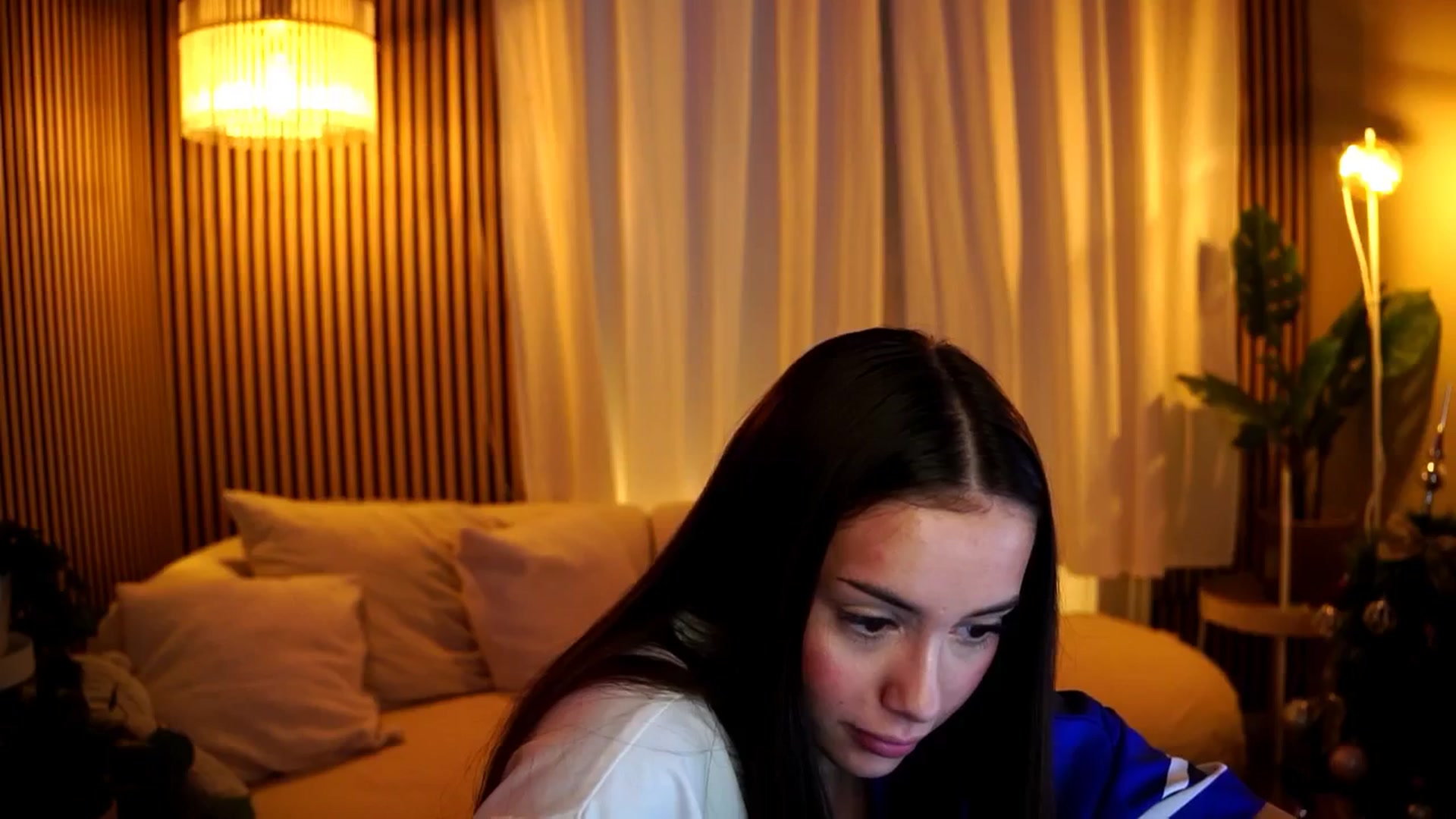 Gallery image thumbnail from Naomii18's myfreecams stream on, 01/05/2025, 08:40 image 19 of 20