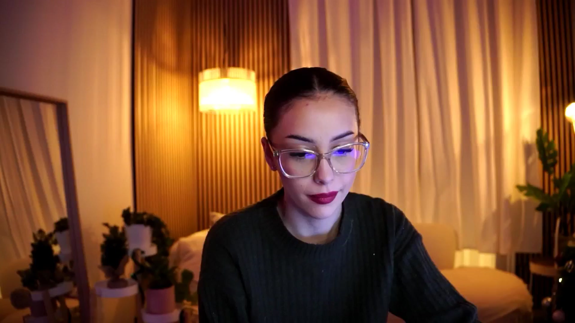 Gallery image thumbnail from Naomii18's myfreecams stream on, 01/06/2025, 19:01 image 14 of 20