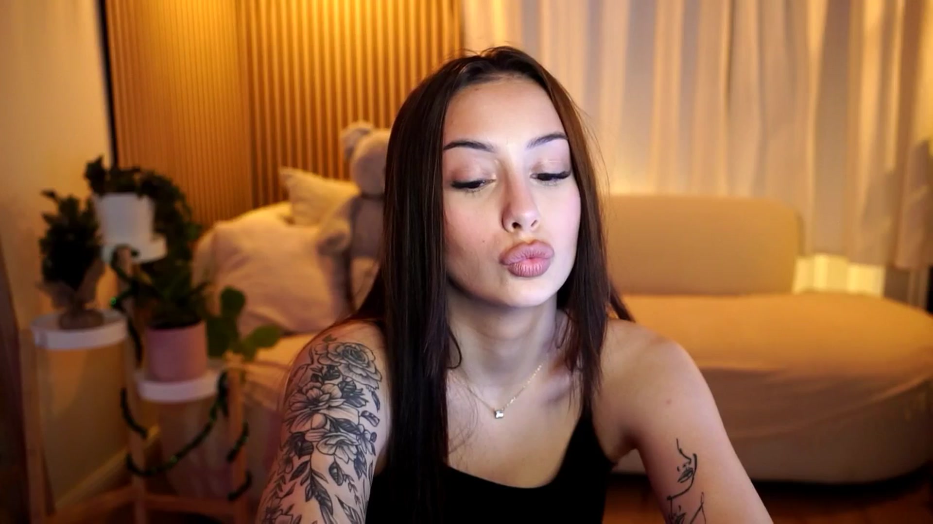 Gallery image thumbnail from Naomii18's myfreecams stream on, 01/07/2025, 14:39 image 10 of 20