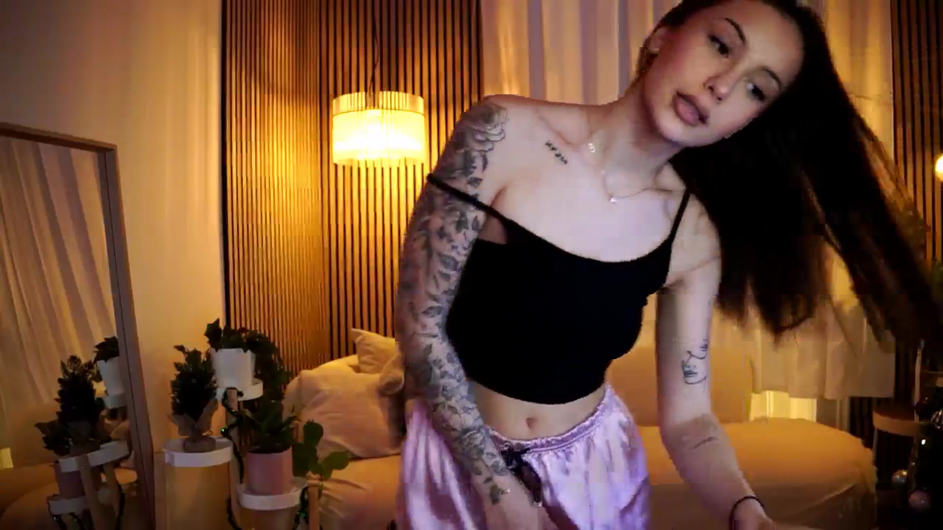 Gallery image thumbnail from Naomii18's myfreecams stream on, 01/07/2025, 14:39 image 17 of 20