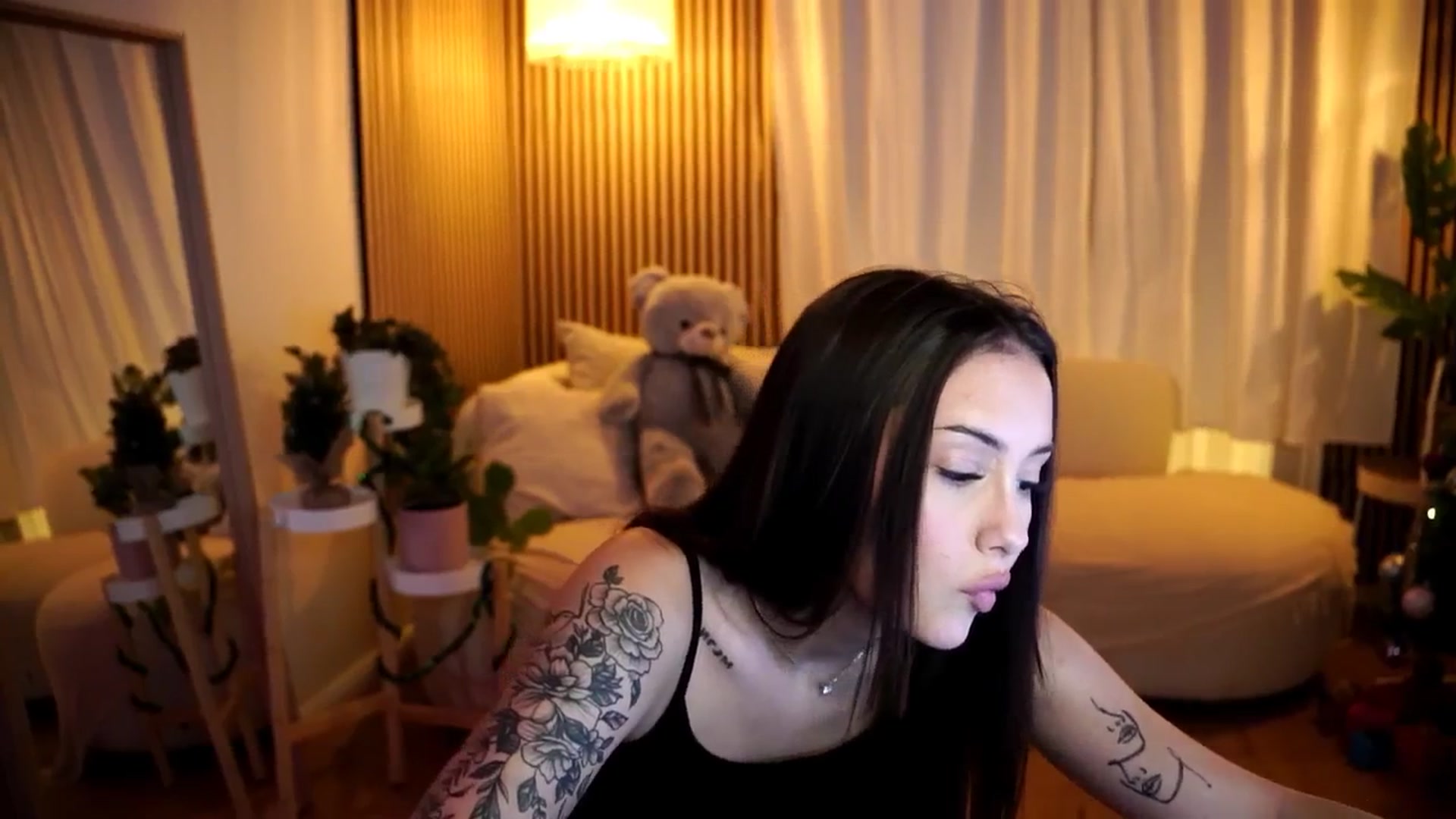 Gallery image thumbnail from Naomii18's myfreecams stream on, 01/07/2025, 14:39 image 20 of 20