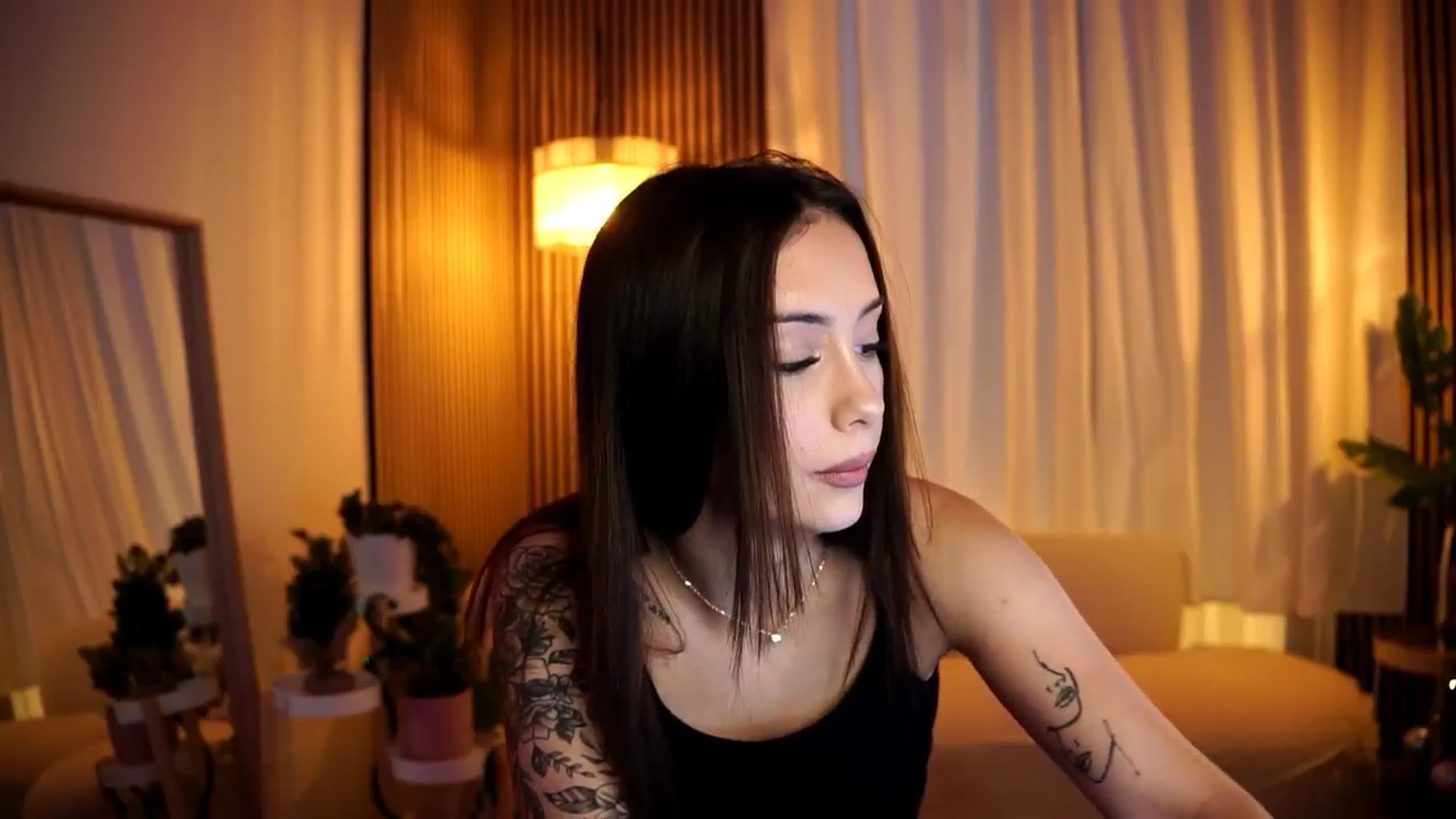 Gallery image thumbnail from Naomii18's myfreecams stream on, 01/07/2025, 14:39 image 2 of 20