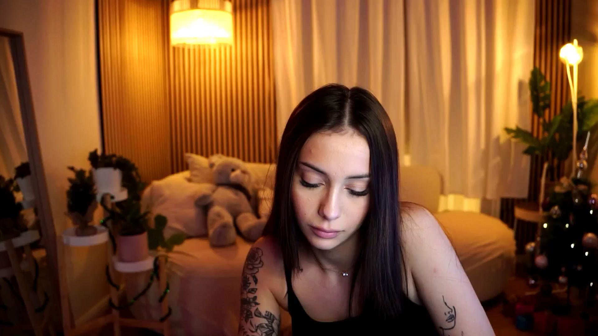 Gallery image thumbnail from Naomii18's myfreecams stream on, 01/07/2025, 17:30 image 12 of 20