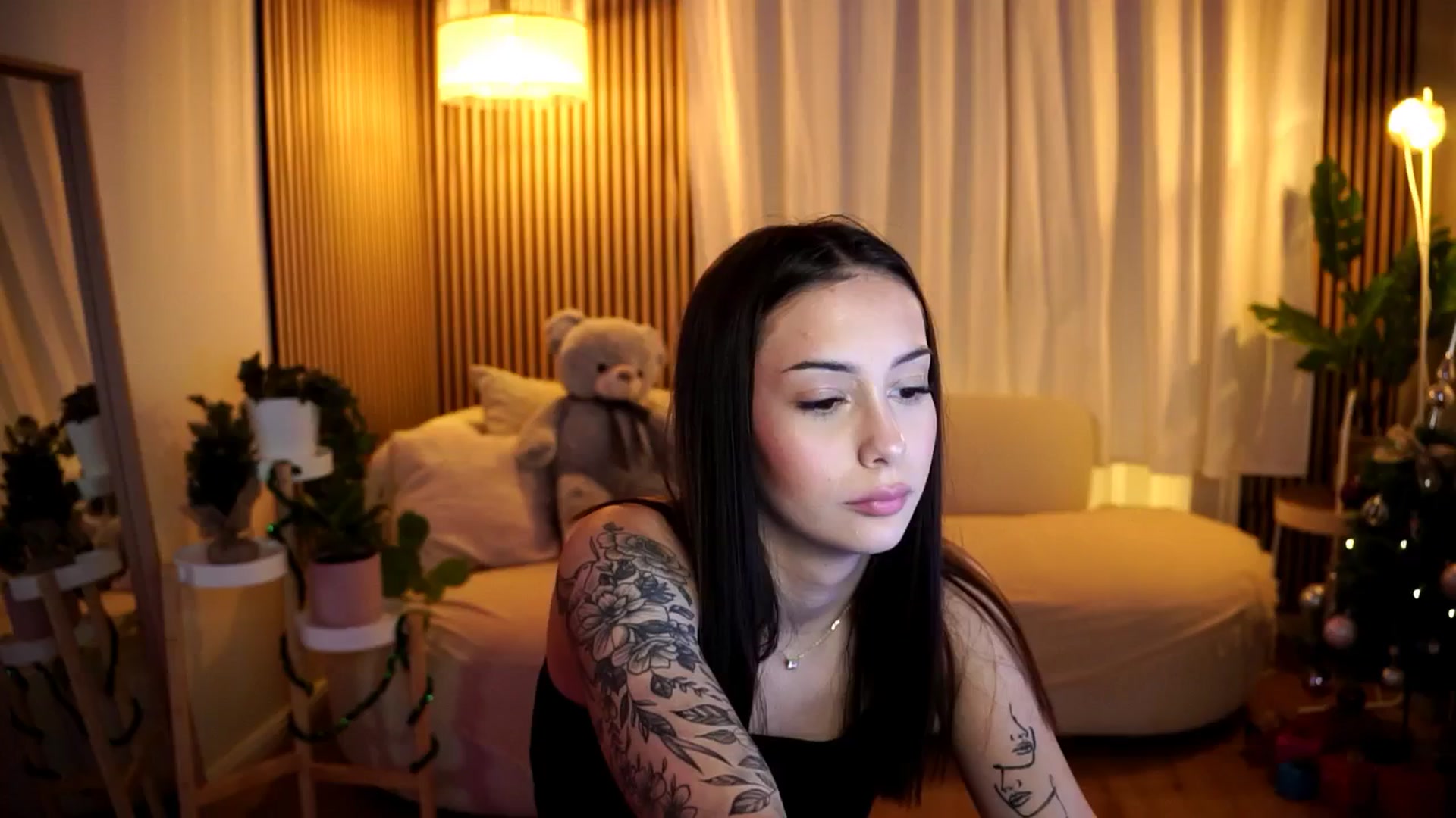 Gallery image thumbnail from Naomii18's myfreecams stream on, 01/07/2025, 17:30 image 1 of 20
