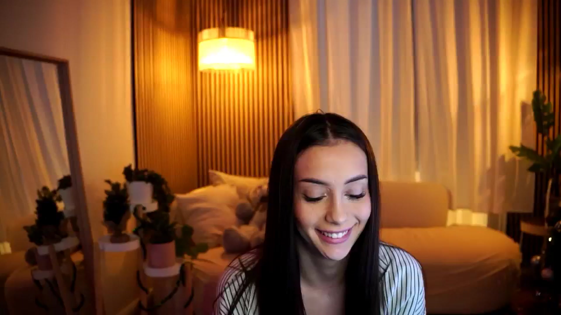Gallery image thumbnail from Naomii18's myfreecams stream on, 01/08/2025, 15:16 image 8 of 20