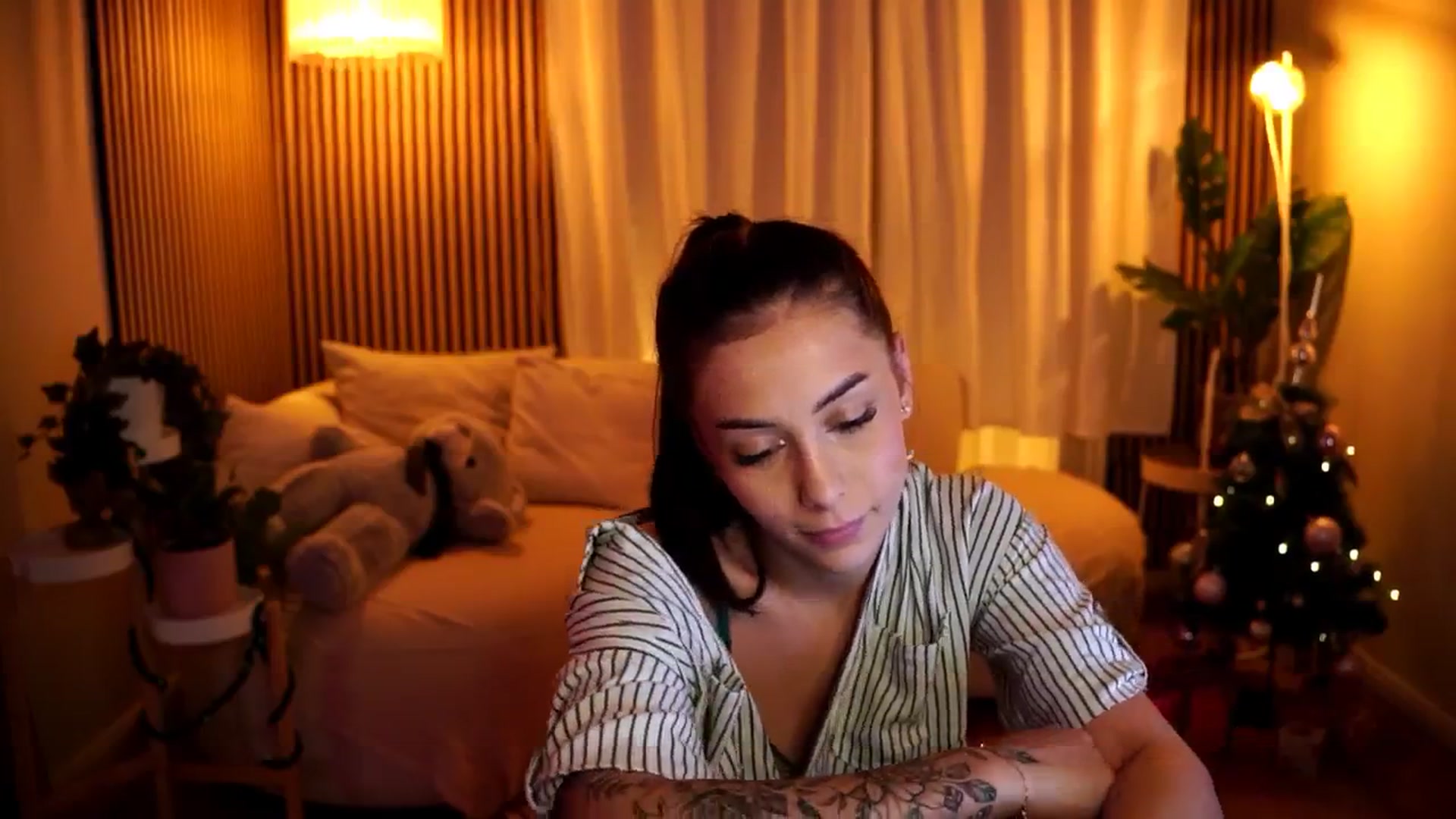 Gallery image thumbnail from Naomii18's myfreecams stream on, 01/08/2025, 18:16 image 20 of 20