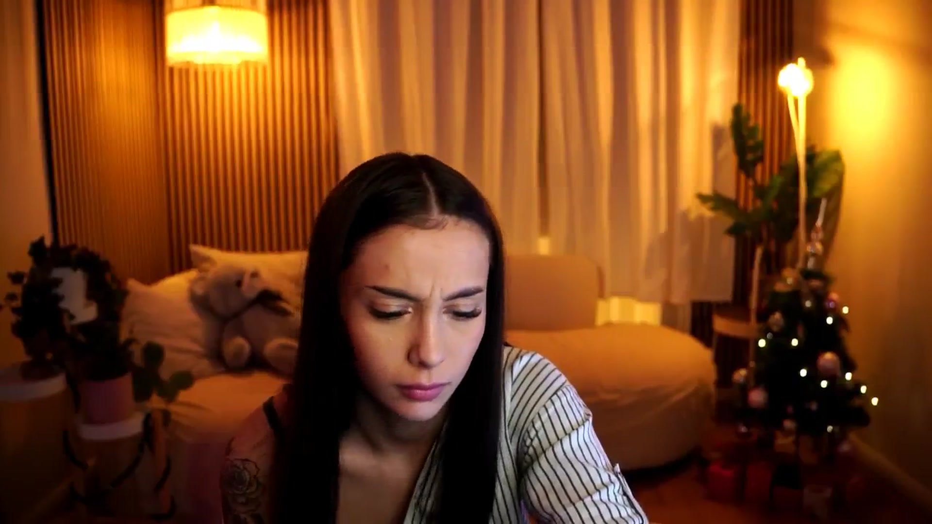 Gallery image thumbnail from Naomii18's myfreecams stream on, 01/08/2025, 18:16 image 6 of 20