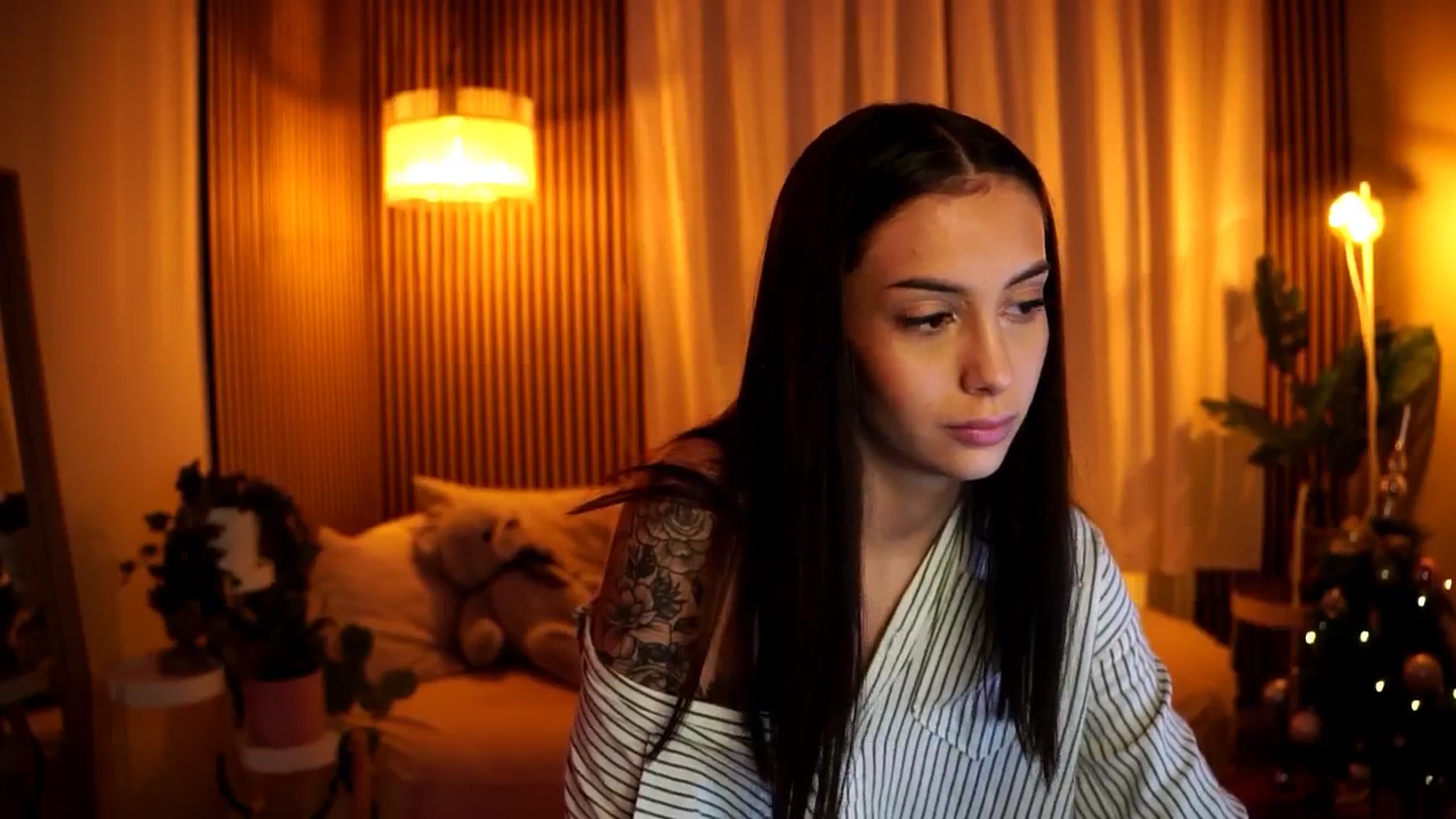 Gallery image thumbnail from Naomii18's myfreecams stream on, 01/08/2025, 18:16 image 7 of 20