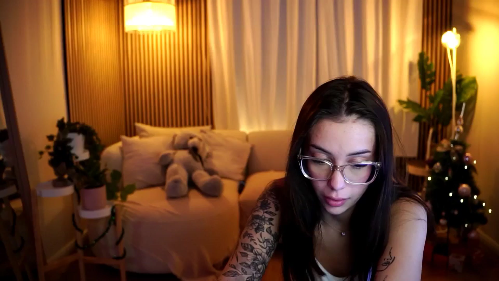 Gallery image thumbnail from Naomii18's myfreecams stream on, 01/09/2025, 07:45 image 14 of 20