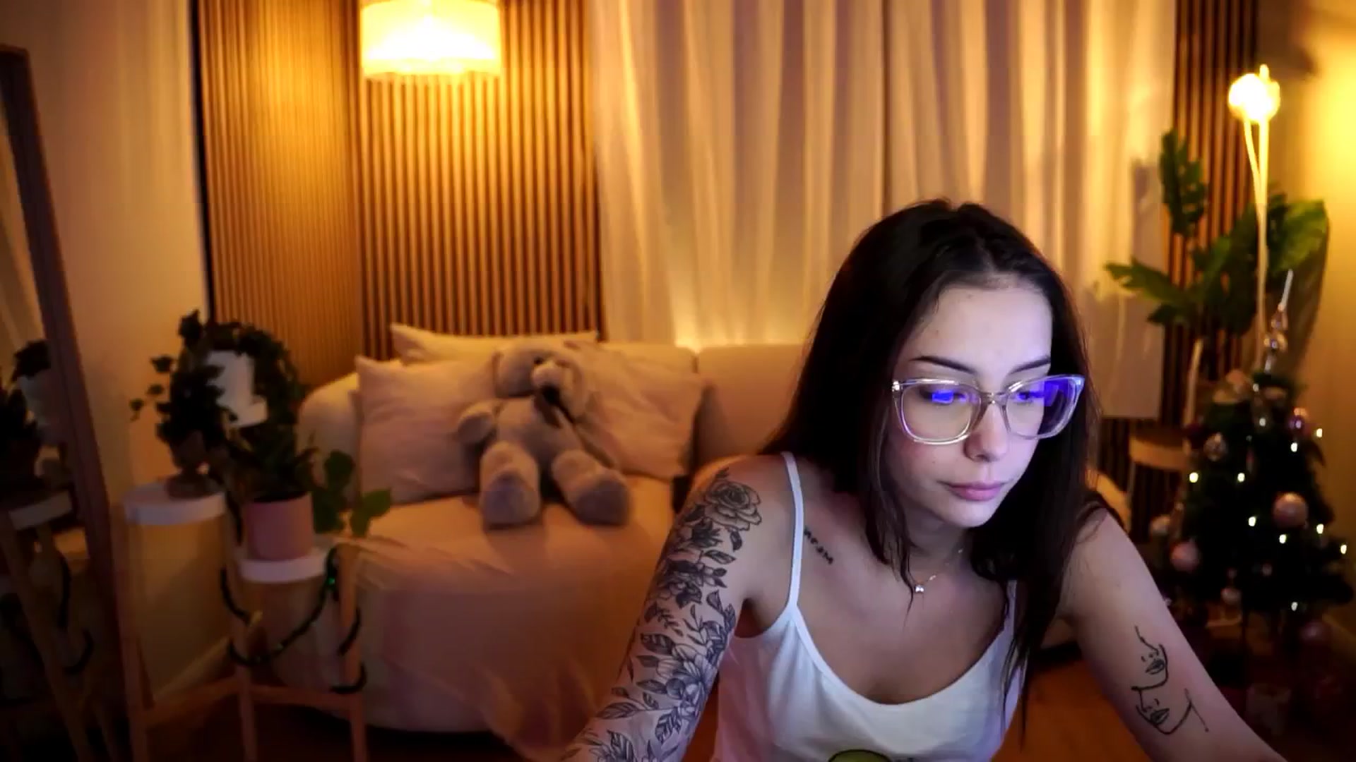 Gallery image thumbnail from Naomii18's myfreecams stream on, 01/09/2025, 07:45 image 1 of 20