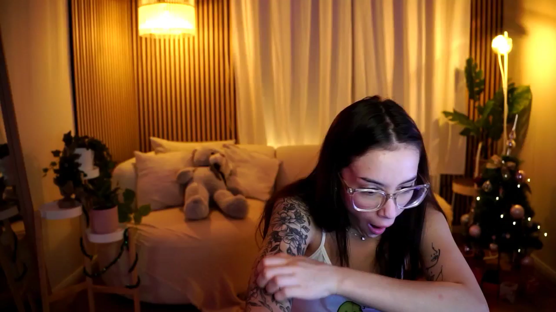 Gallery image thumbnail from Naomii18's myfreecams stream on, 01/09/2025, 07:45 image 11 of 20