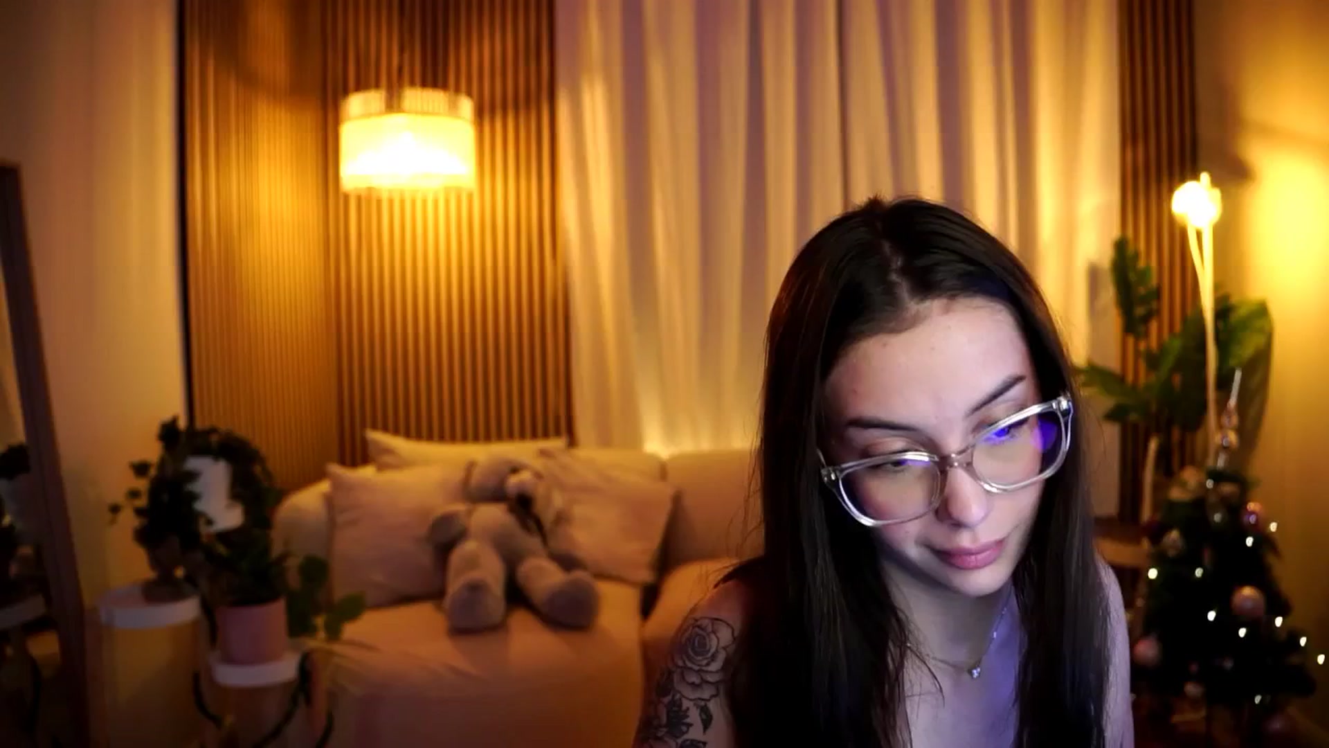 Gallery image thumbnail from Naomii18's myfreecams stream on, 01/09/2025, 07:45 image 10 of 20
