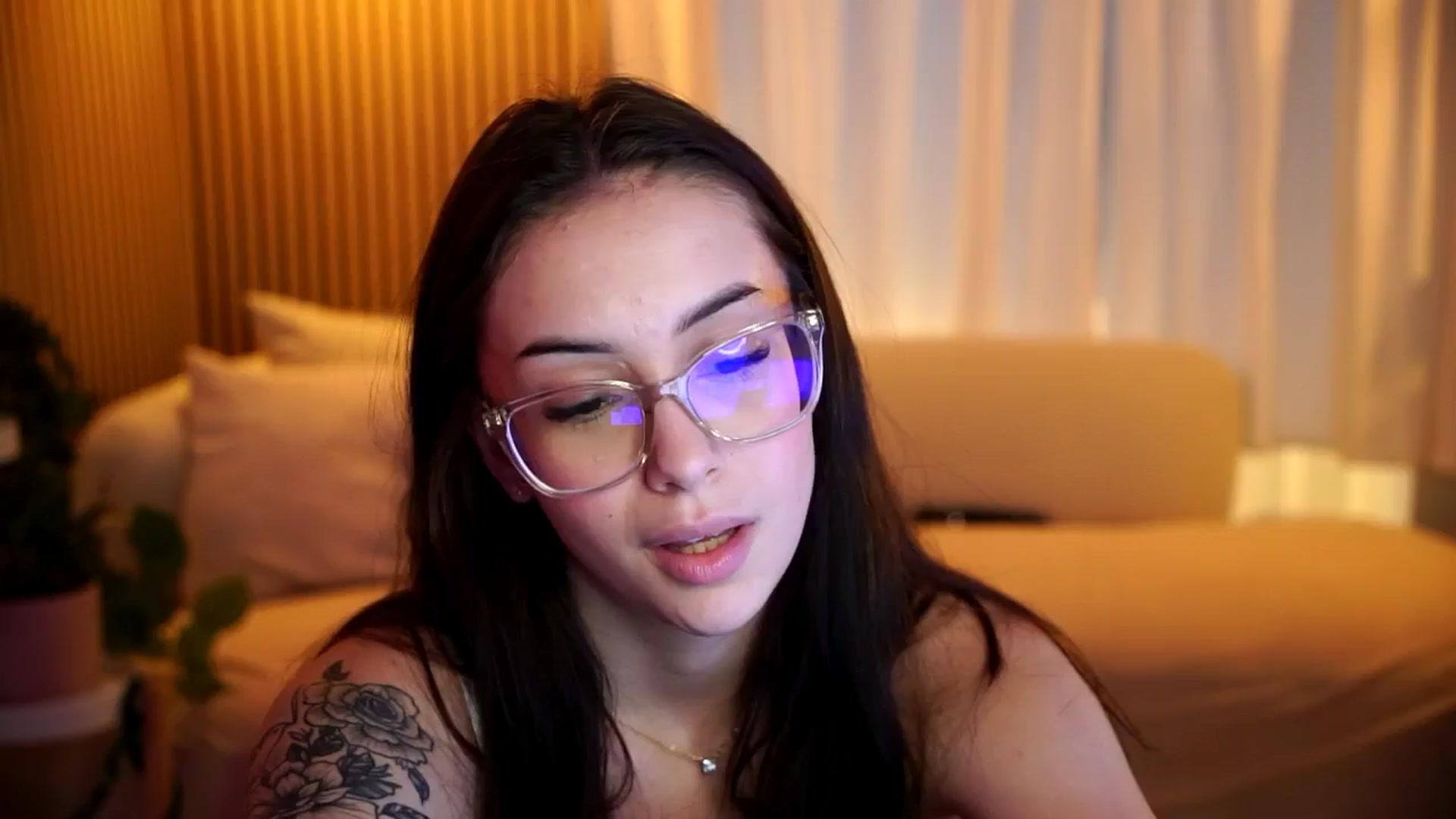 Gallery image thumbnail from Naomii18's myfreecams stream on, 01/09/2025, 09:19 image 19 of 20