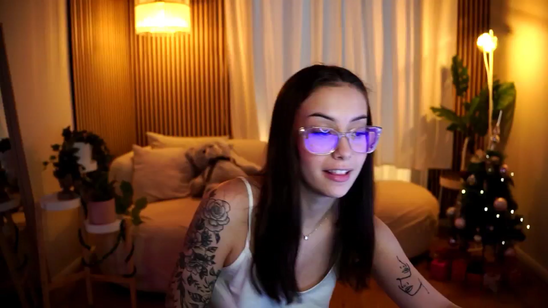 Gallery image thumbnail from Naomii18's myfreecams stream on, 01/09/2025, 09:19 image 10 of 20