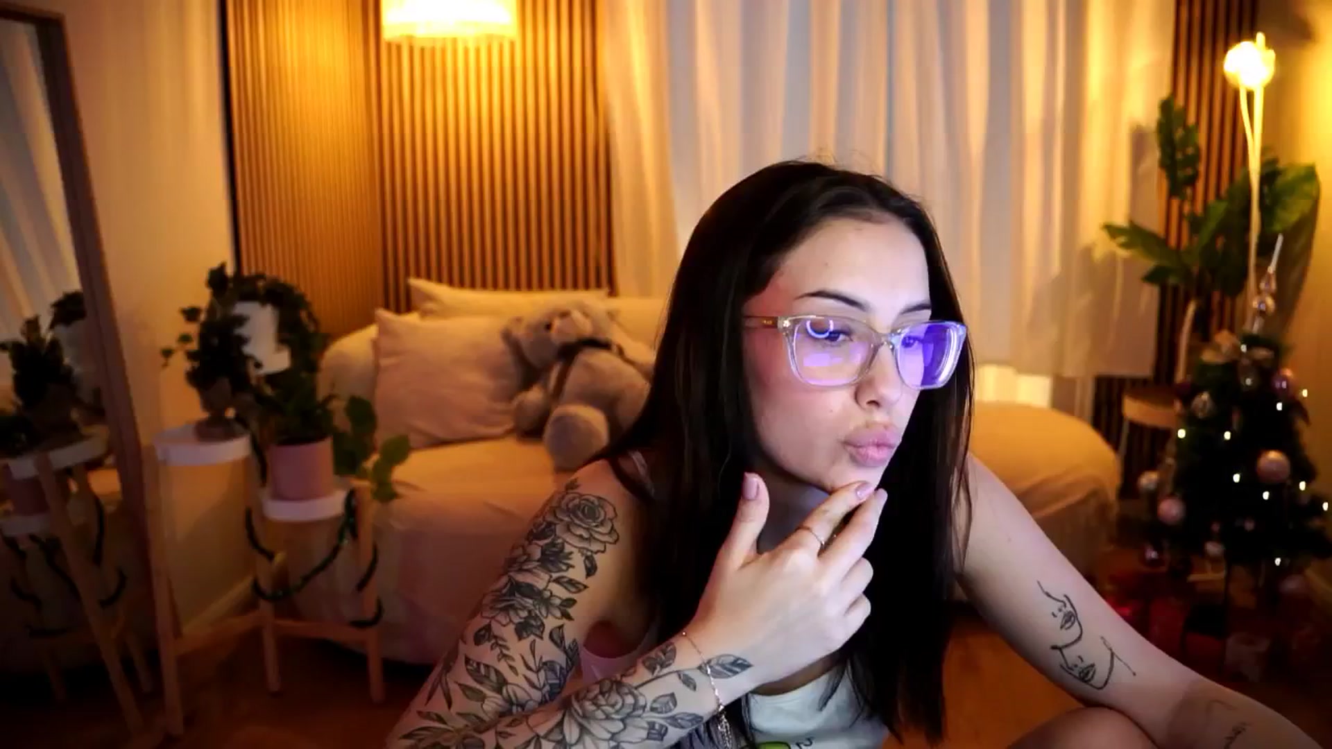 Gallery image thumbnail from Naomii18's myfreecams stream on, 01/09/2025, 09:19 image 13 of 20