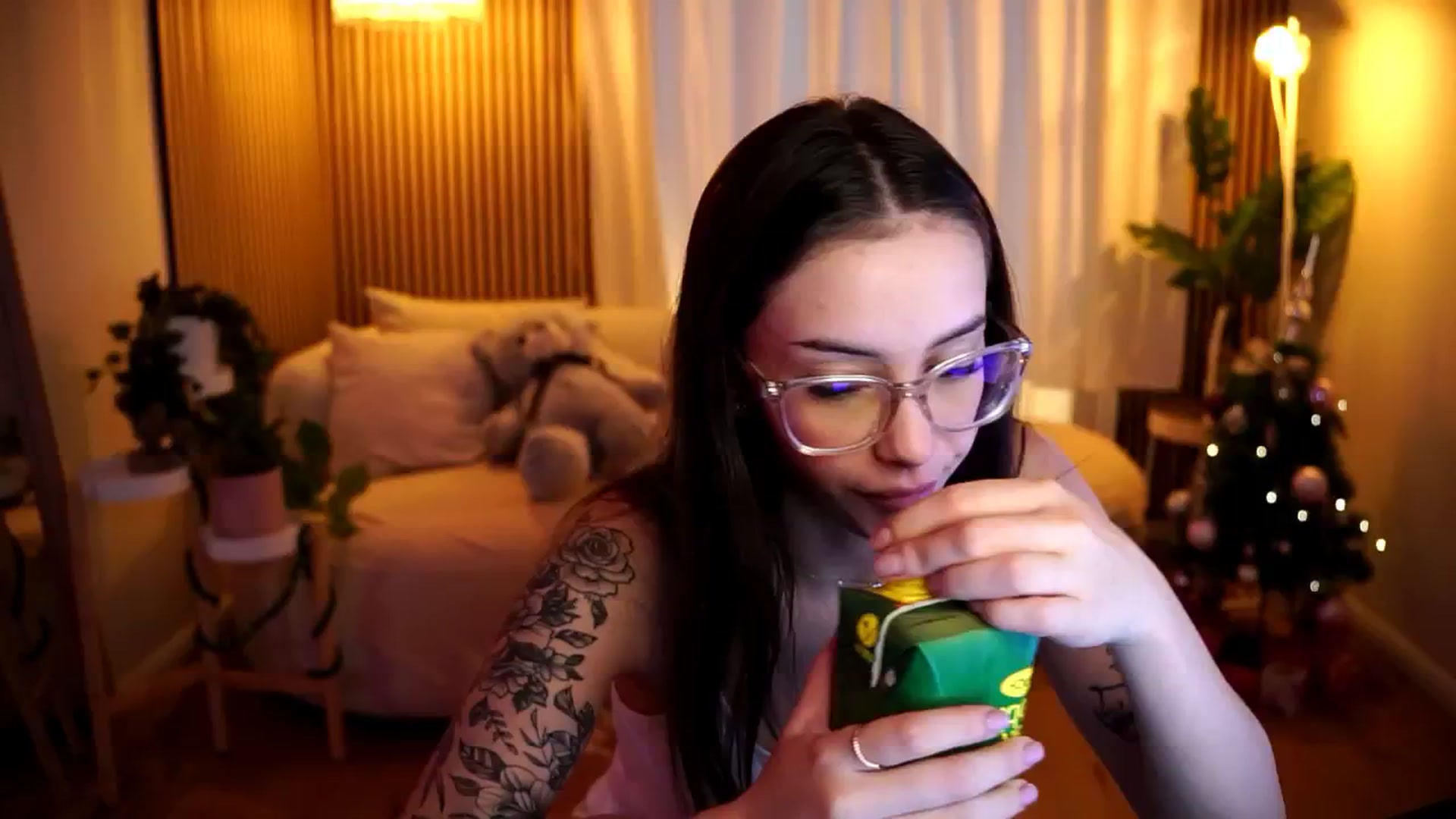 Gallery image thumbnail from Naomii18's myfreecams stream on, 01/09/2025, 09:19 image 6 of 20