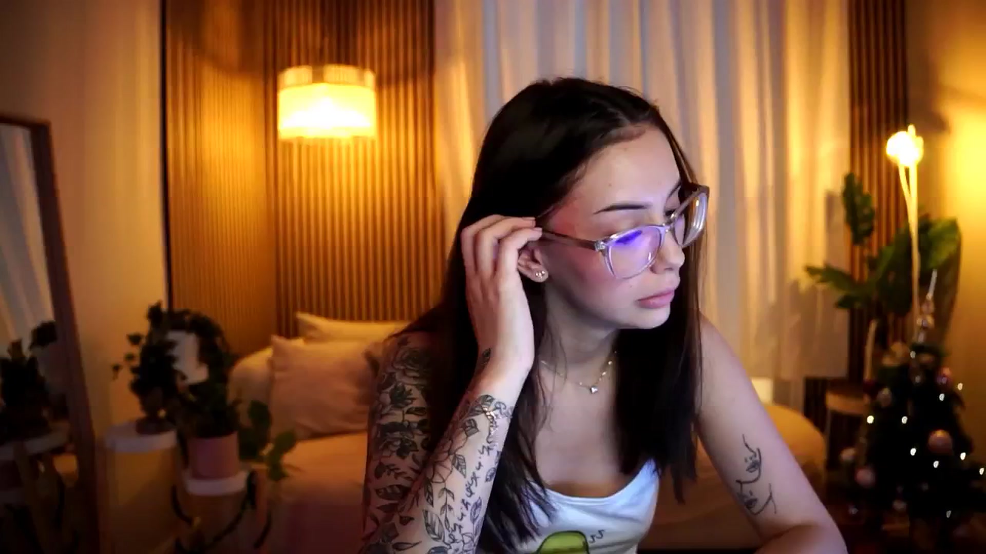 Gallery image thumbnail from Naomii18's myfreecams stream on, 01/09/2025, 09:19 image 17 of 20