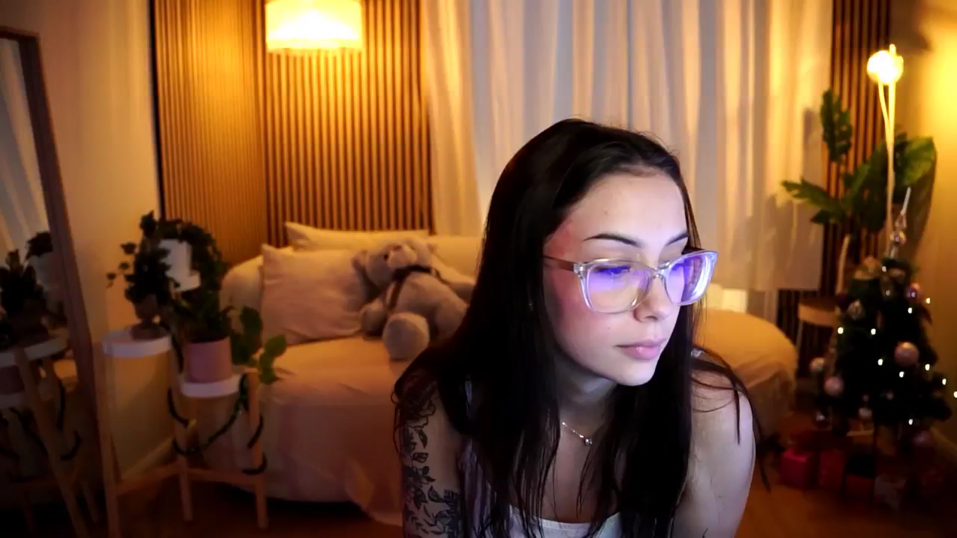 Gallery image thumbnail from Naomii18's myfreecams stream on, 01/09/2025, 09:19 image 16 of 20