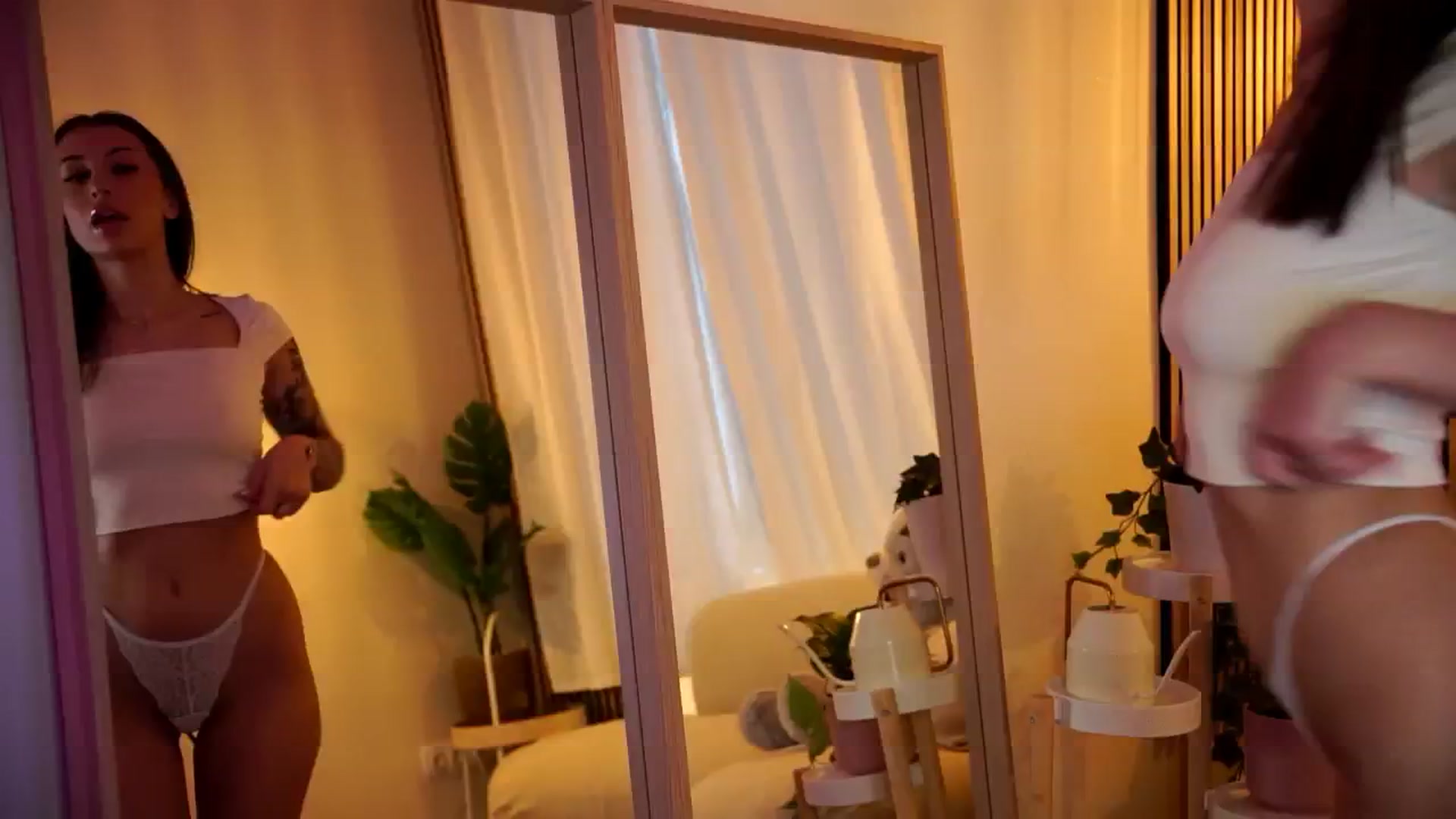 Gallery image thumbnail from Naomii18's myfreecams stream on, 01/16/2025, 10:18 image 16 of 20