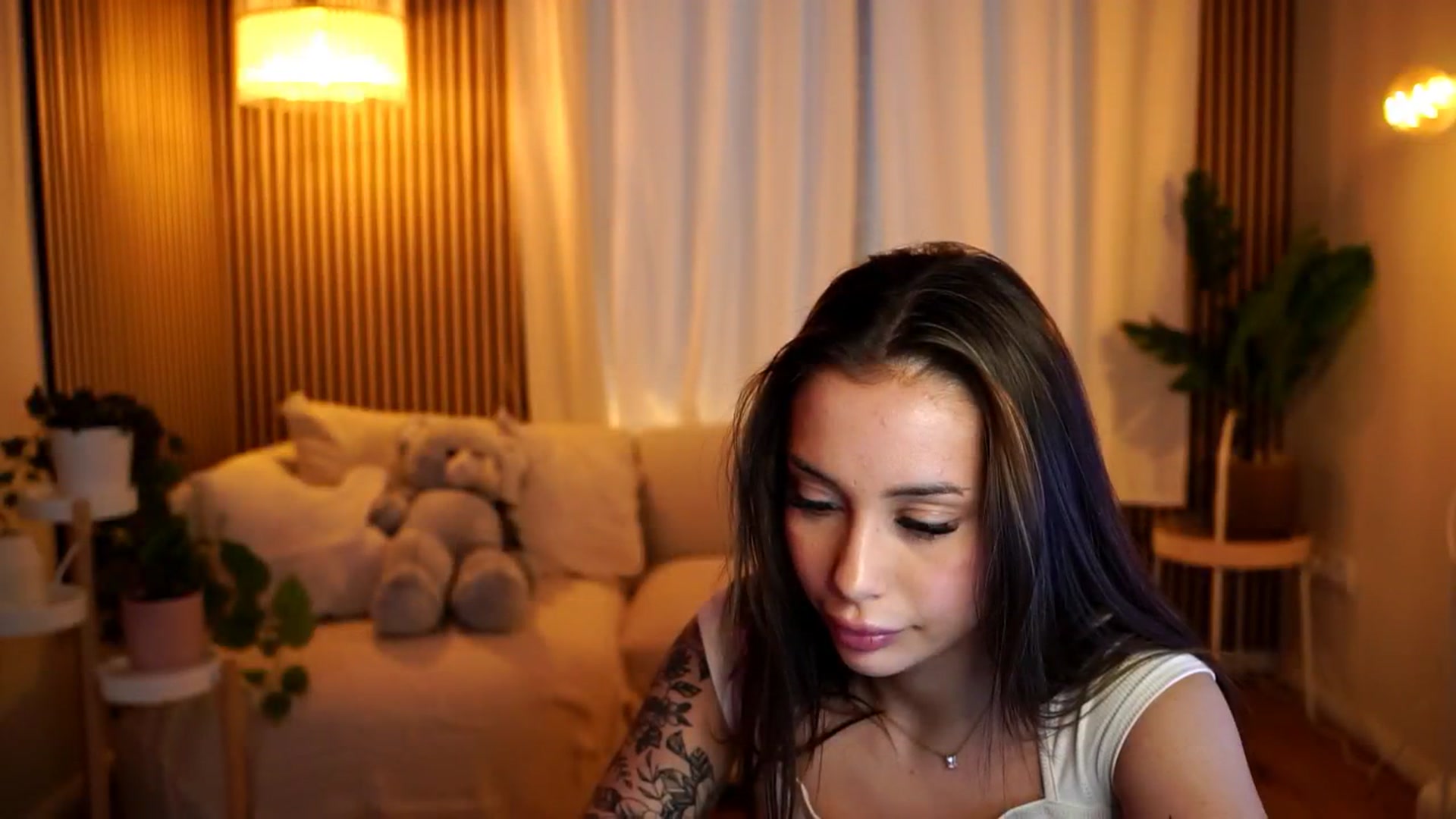 Gallery image thumbnail from Naomii18's myfreecams stream on, 01/16/2025, 12:25 image 13 of 20