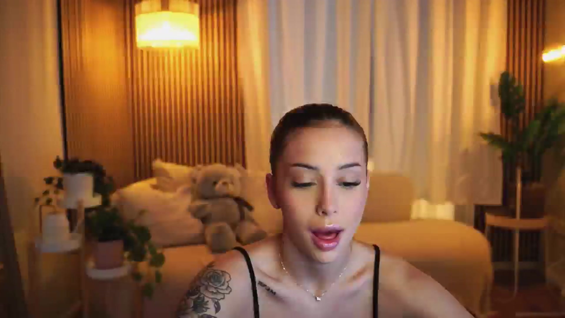 Gallery image thumbnail from Naomii18's myfreecams stream on, 01/18/2025, 12:32 image 18 of 20