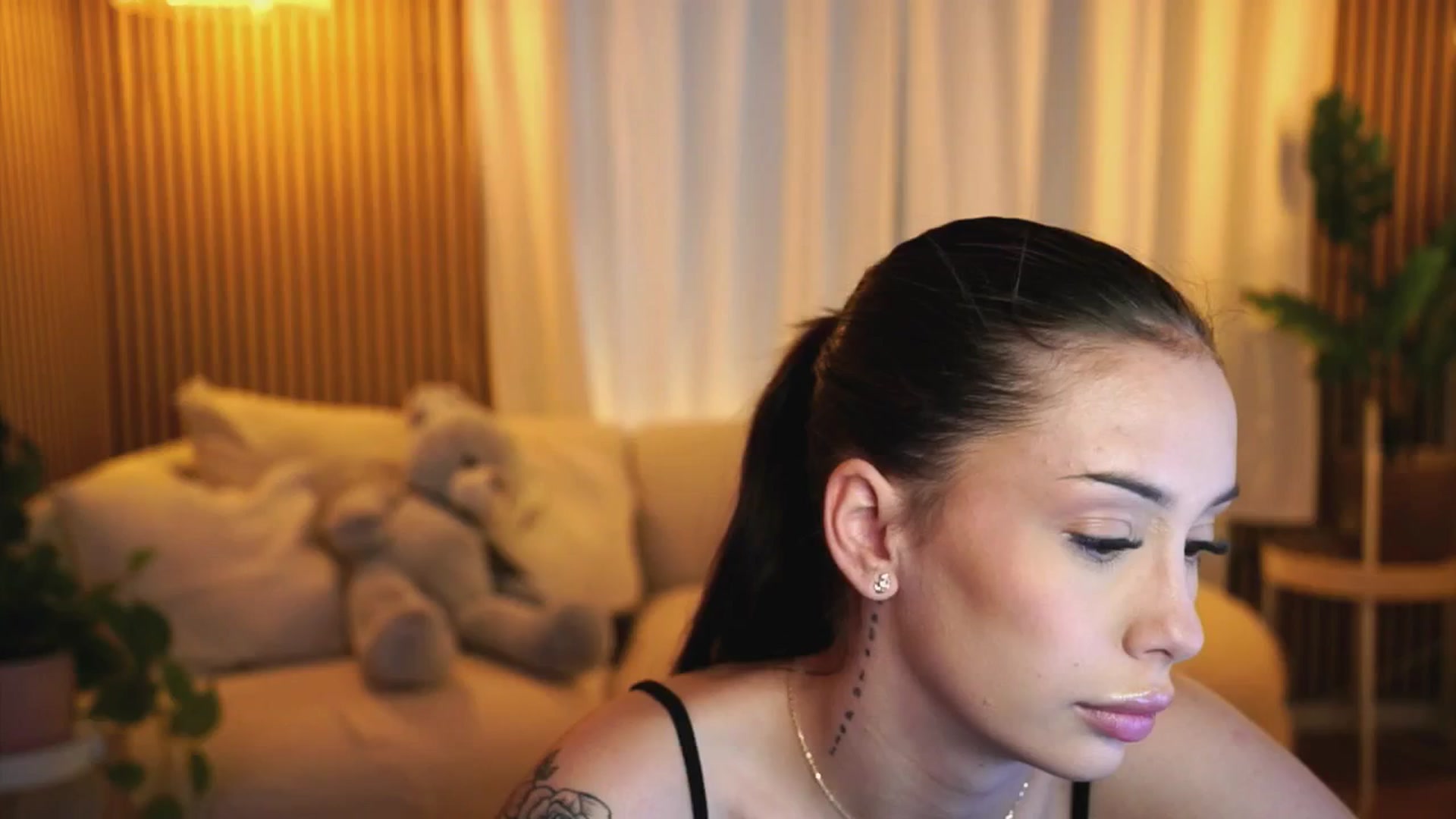 Gallery image thumbnail from Naomii18's myfreecams stream on, 01/18/2025, 13:39 image 8 of 20