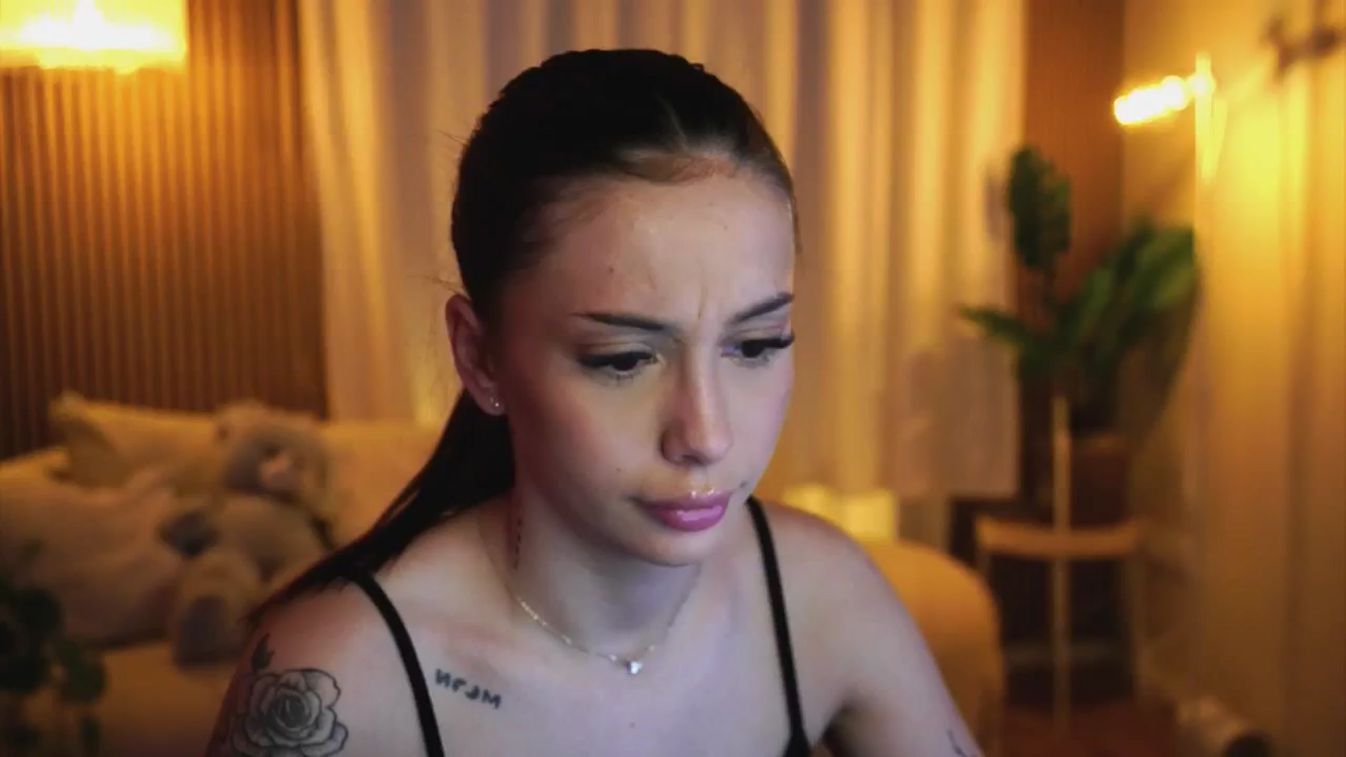 Gallery image thumbnail from Naomii18's myfreecams stream on, 01/18/2025, 15:06 image 18 of 20