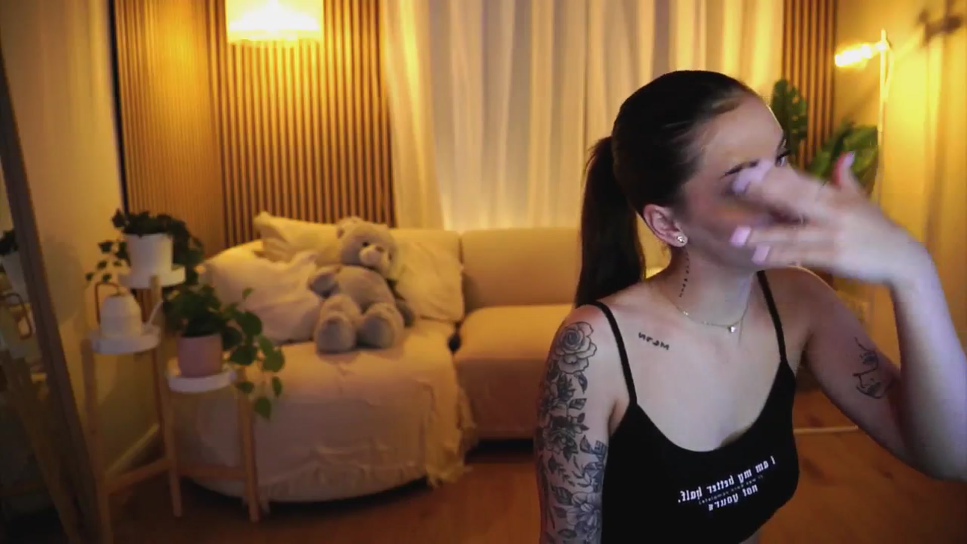 Gallery image thumbnail from Naomii18's myfreecams stream on, 01/18/2025, 15:06 image 2 of 20