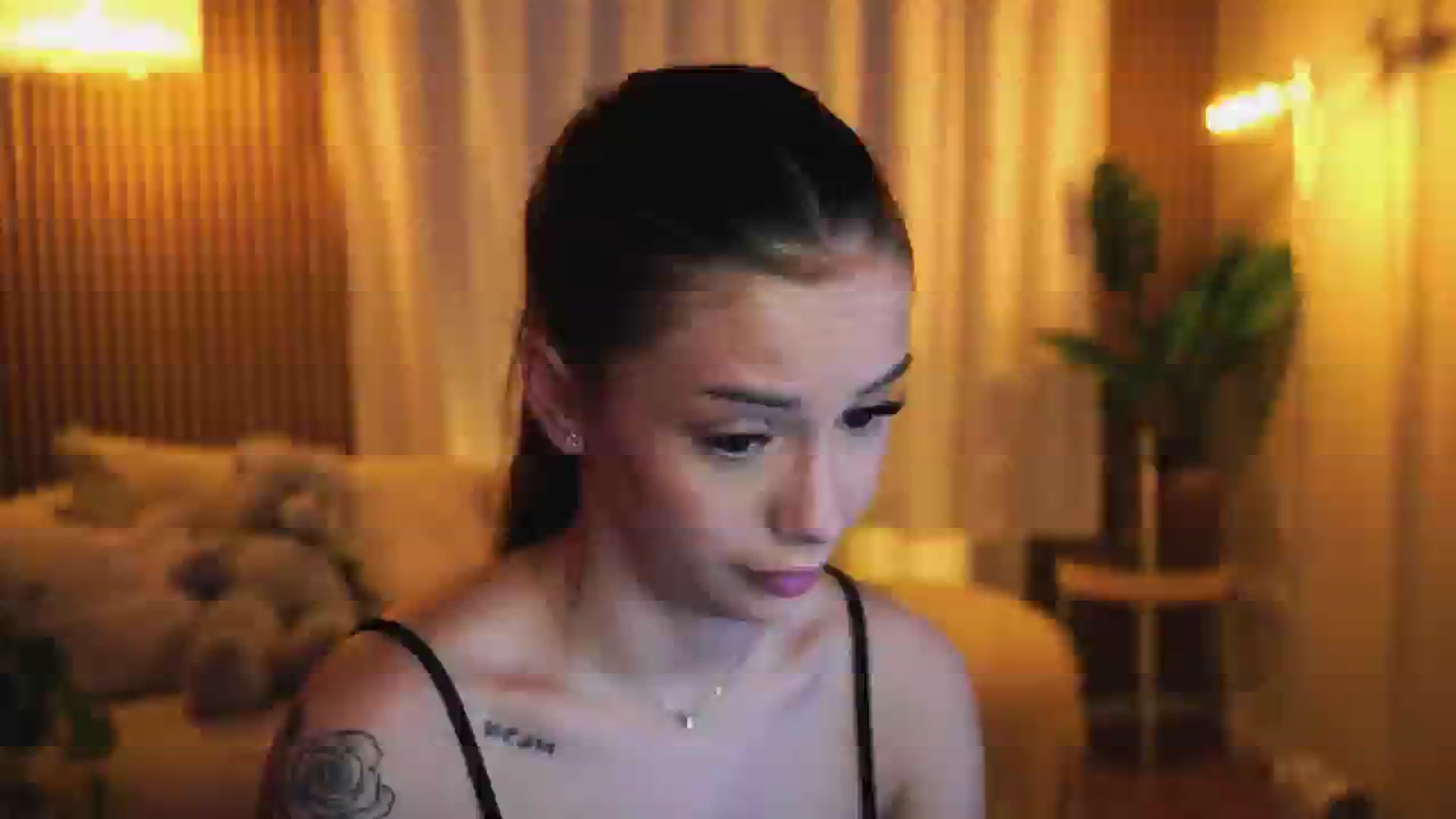 Gallery image thumbnail from Naomii18's myfreecams stream on, 01/18/2025, 15:06 image 17 of 20