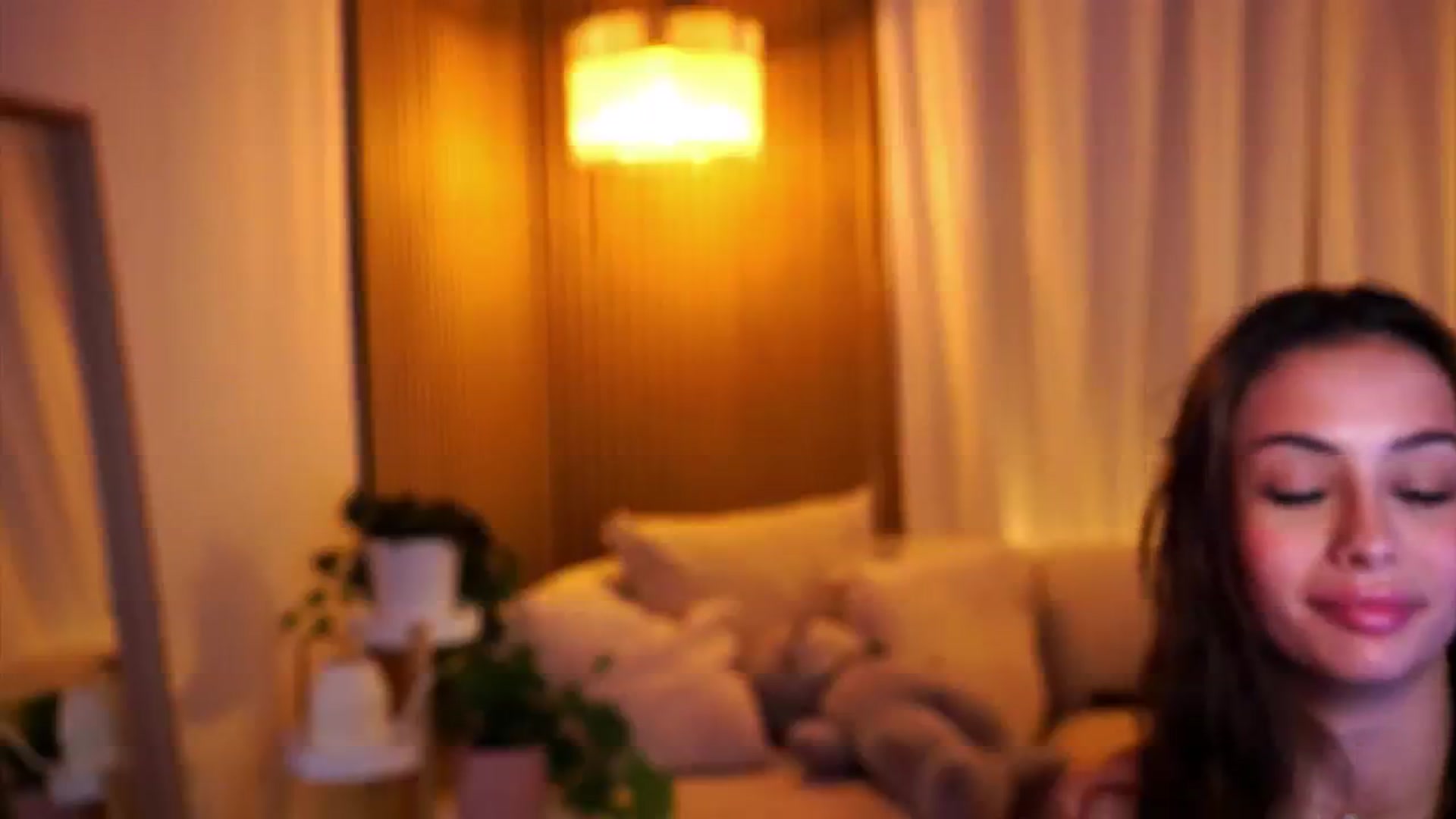 Gallery image thumbnail from Naomii18's myfreecams stream on, 01/19/2025, 19:04 image 15 of 20