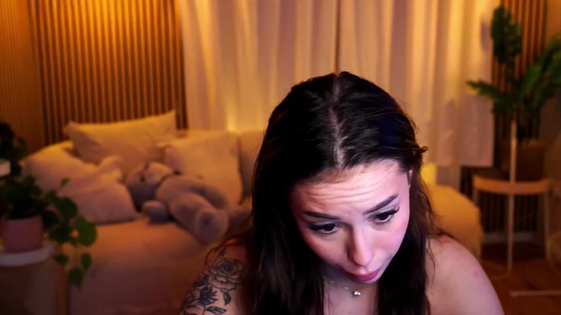 Gallery image thumbnail from Naomii18's myfreecams stream on, 01/19/2025, 19:04 image 16 of 20