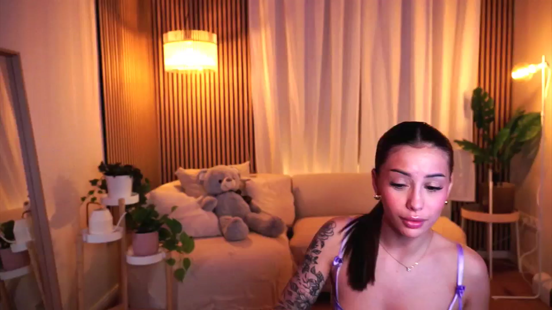 Gallery image thumbnail from Naomii18's myfreecams stream on, 01/20/2025, 15:52 image 14 of 20