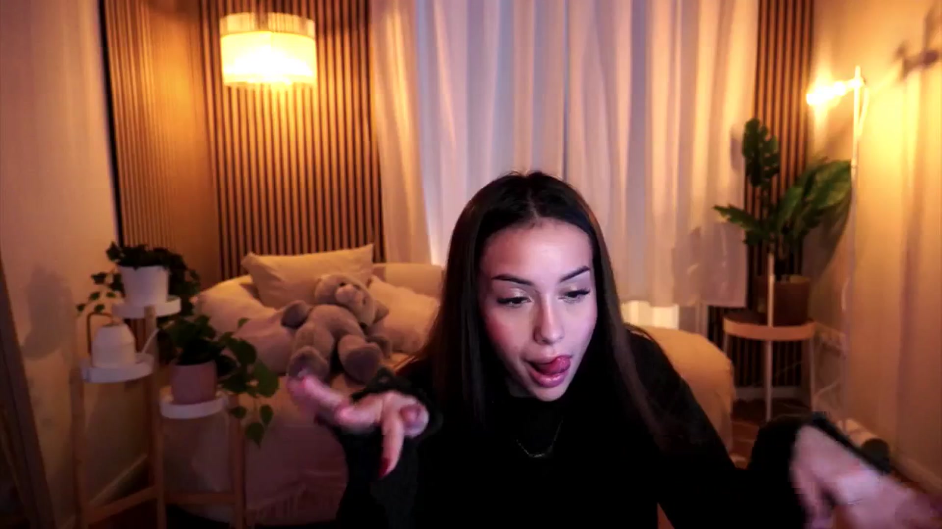 Gallery image thumbnail from Naomii18's myfreecams stream on, 01/21/2025, 11:11 image 17 of 20