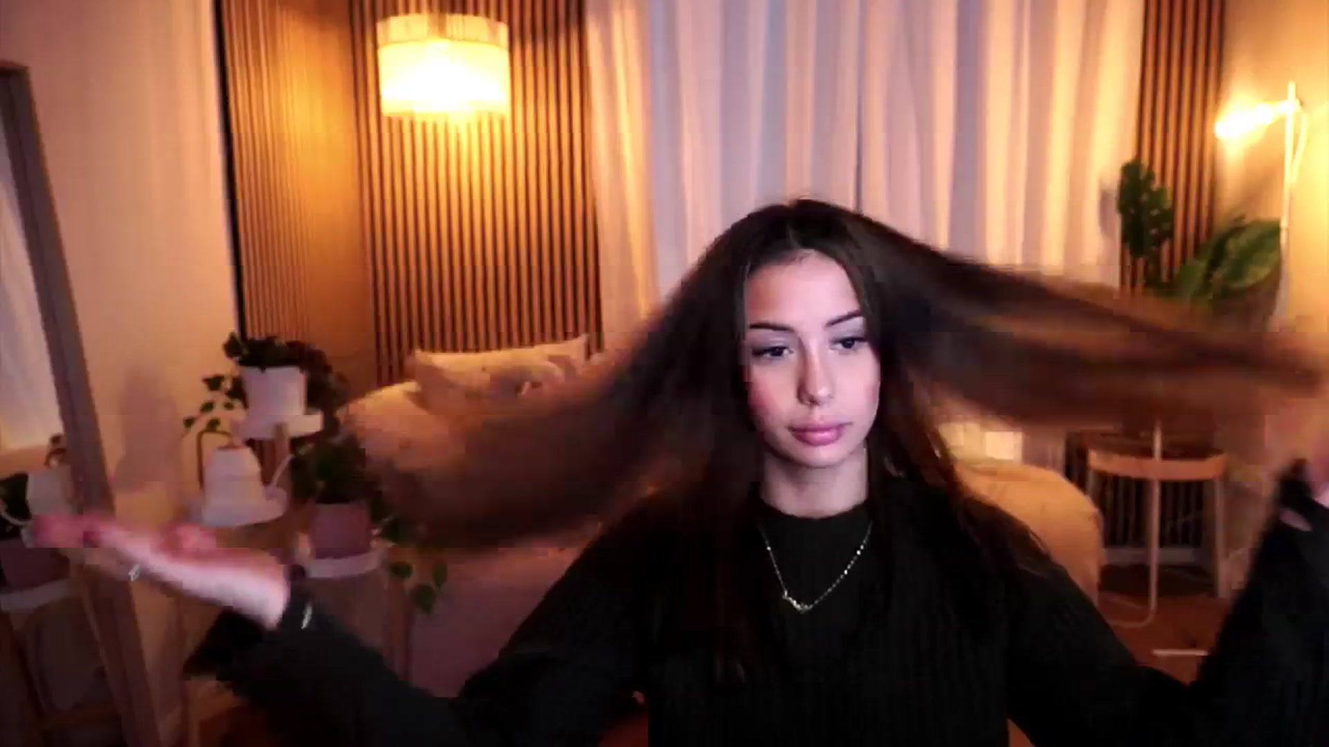 Gallery image thumbnail from Naomii18's myfreecams stream on, 01/21/2025, 11:11 image 3 of 20