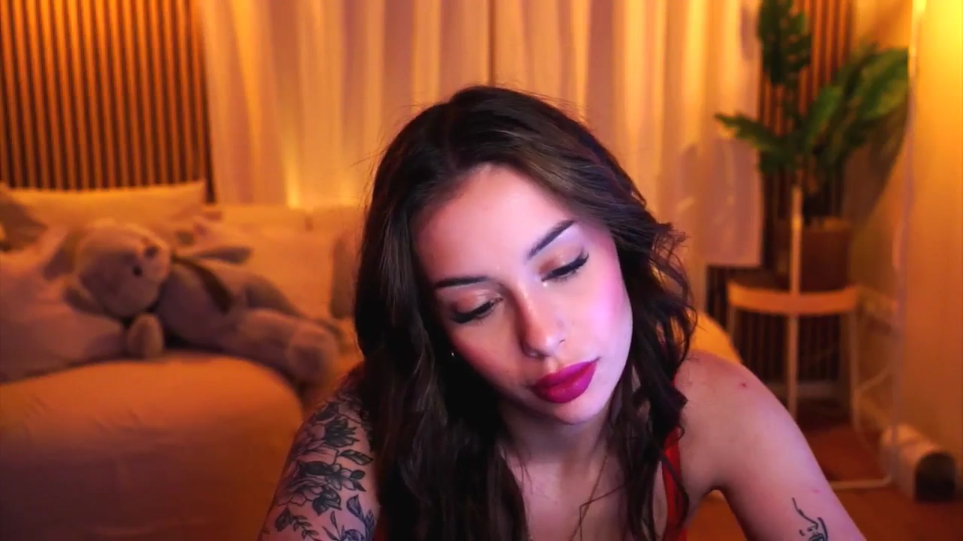 Gallery image thumbnail from Naomii18's myfreecams stream on, 01/22/2025, 16:31 image 12 of 20