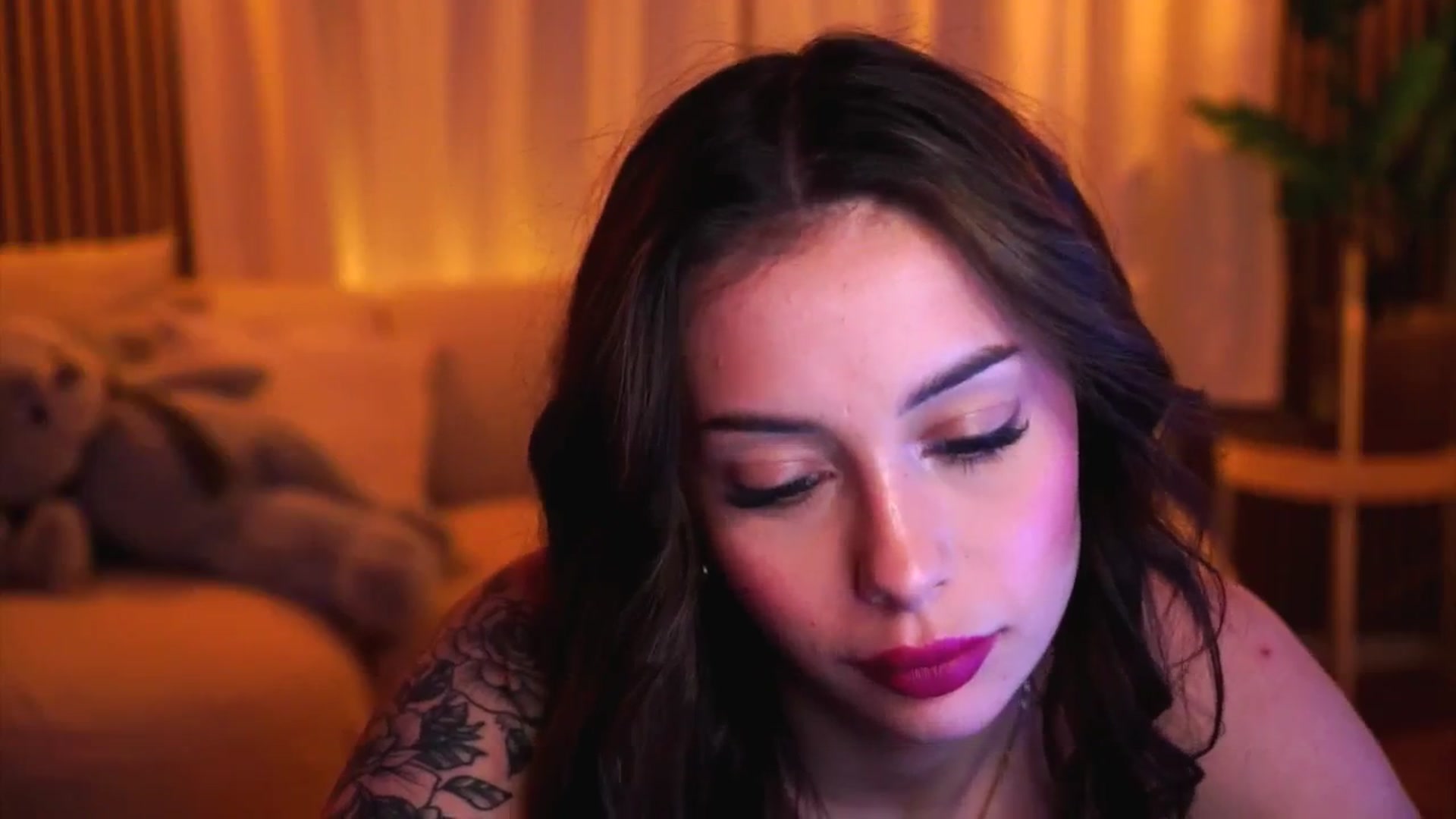 Gallery image thumbnail from Naomii18's myfreecams stream on, 01/22/2025, 16:31 image 7 of 20